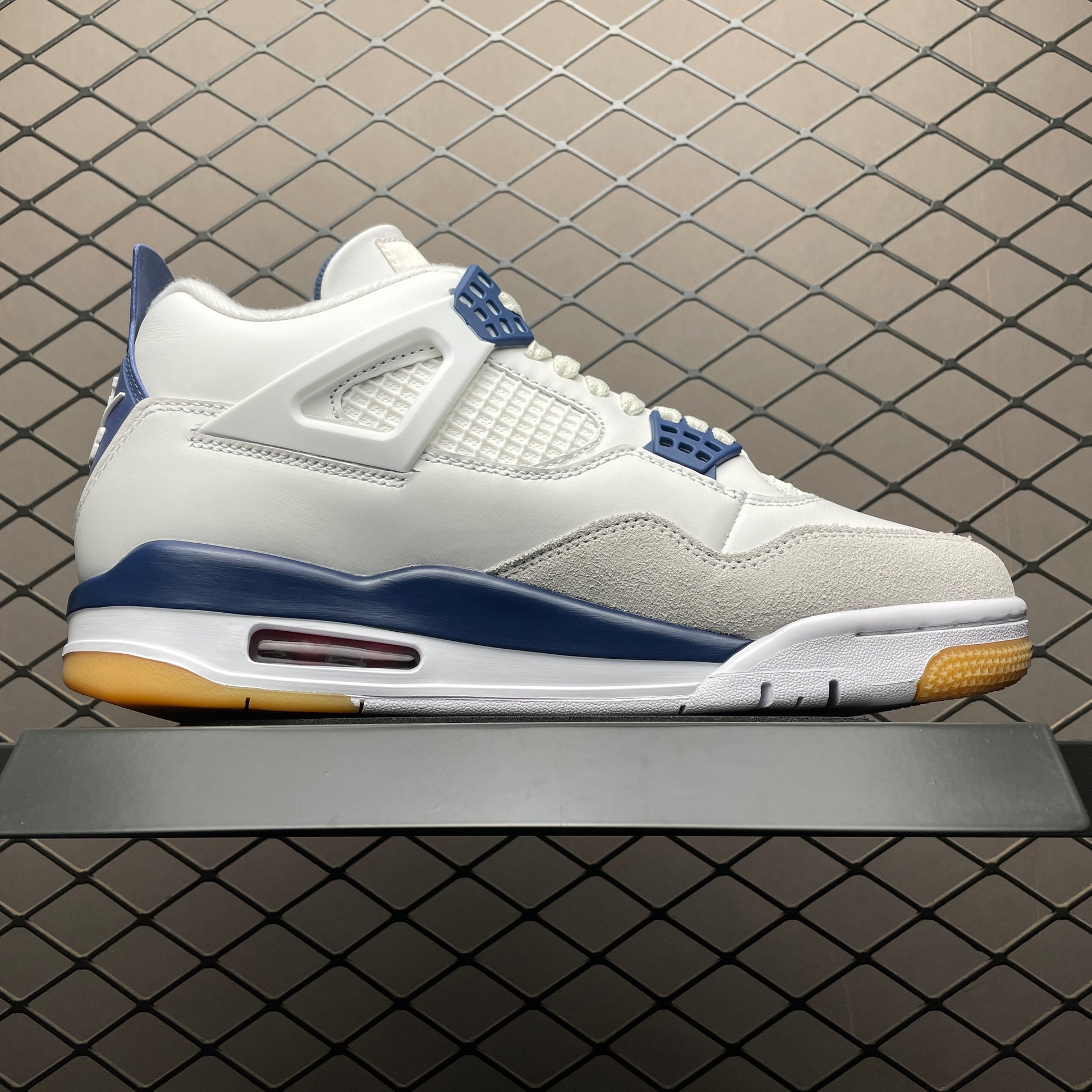 Nike SB Air Jordan 4 Retro SP "Summit White/Navy"