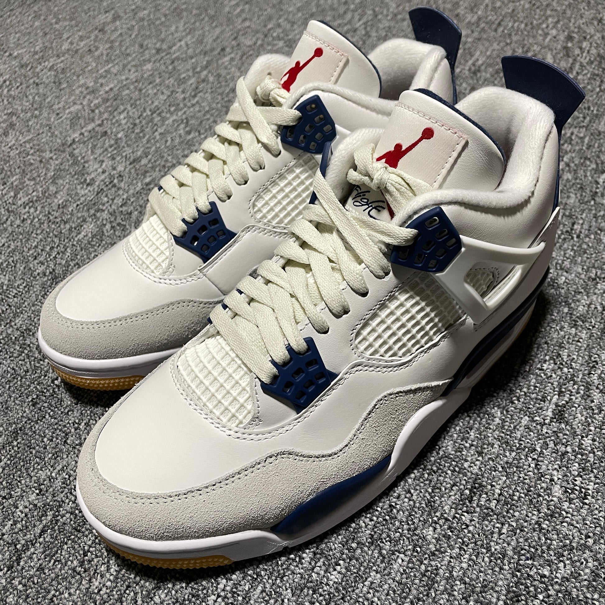 Nike SB Air Jordan 4 Retro SP "Summit White/Navy"