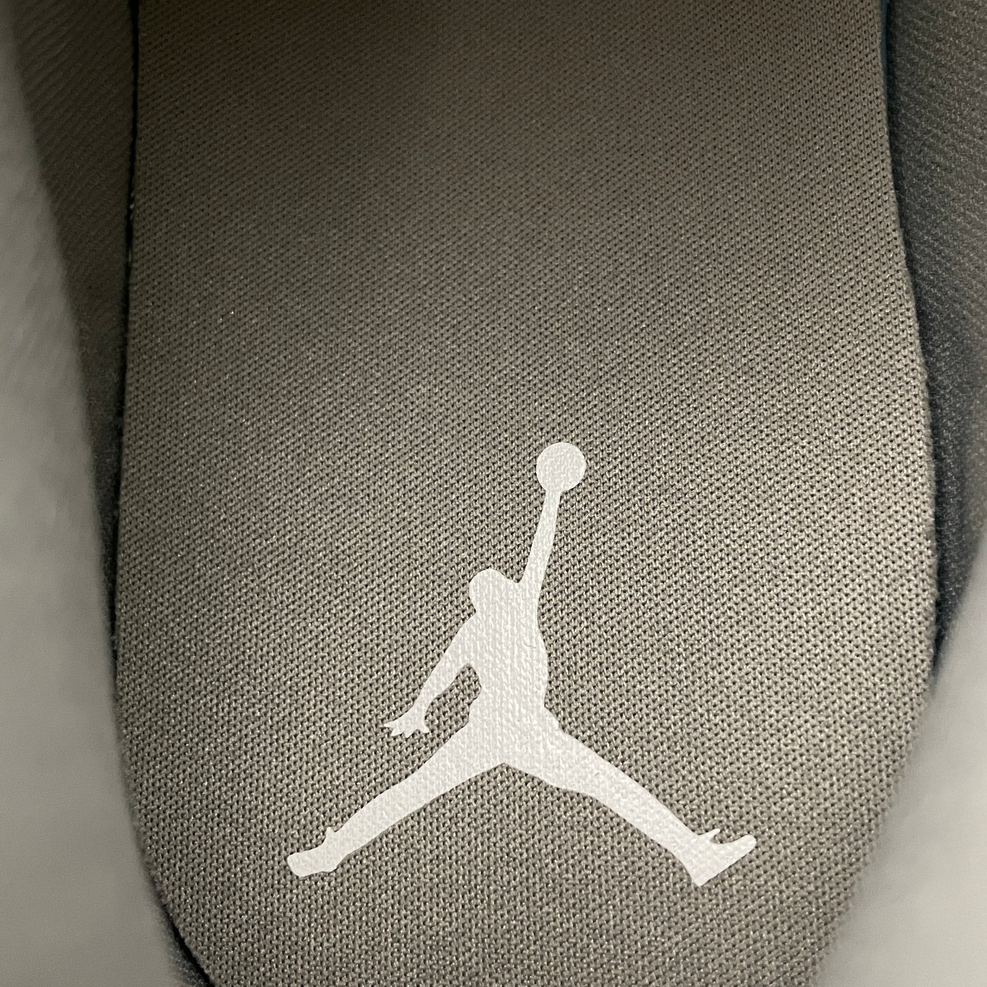 Nike Air Jordan 1 Mid SE "Cool Grey"