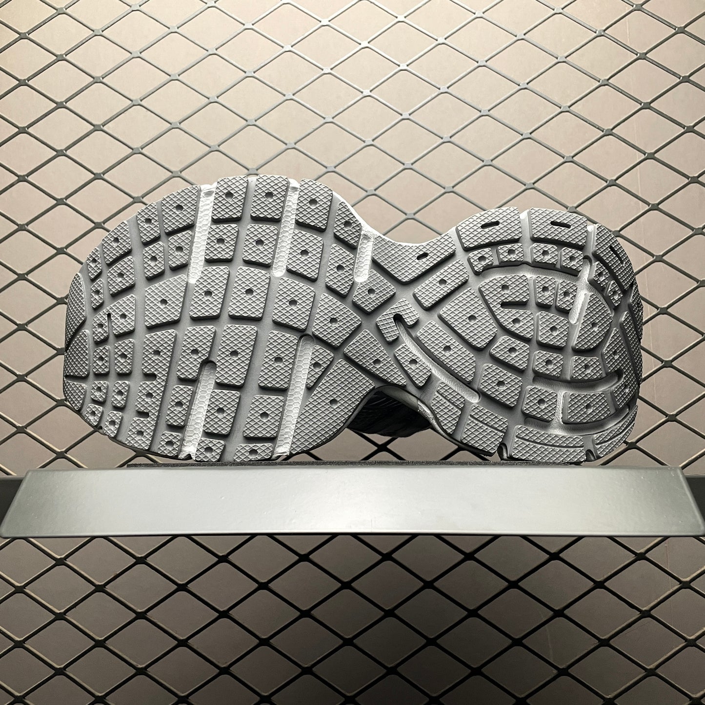 BALENCIAGA Men's 3xl Extreme Laces B Sneaker in Grey