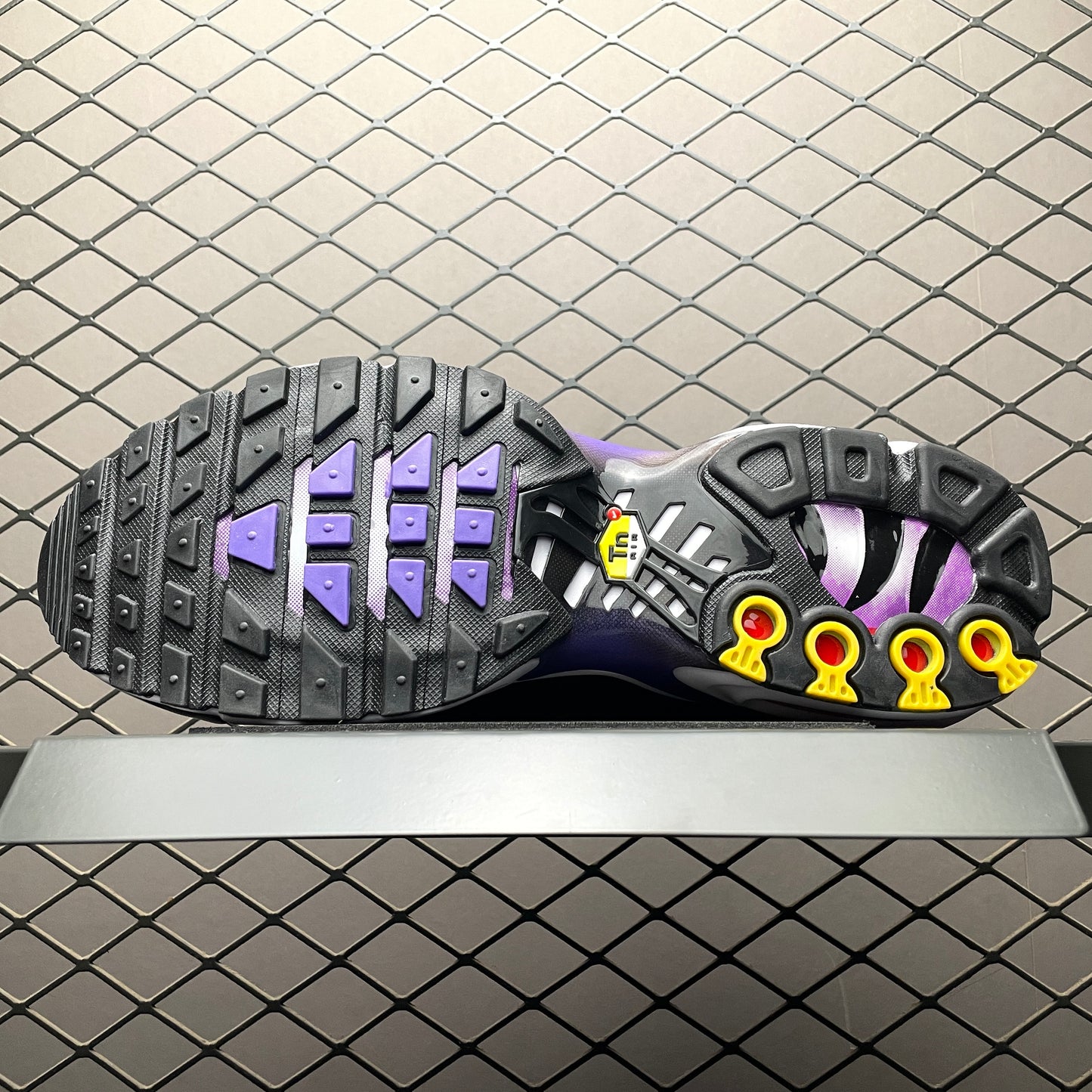 Nike Air Max Plus OG "Voltage Purple"