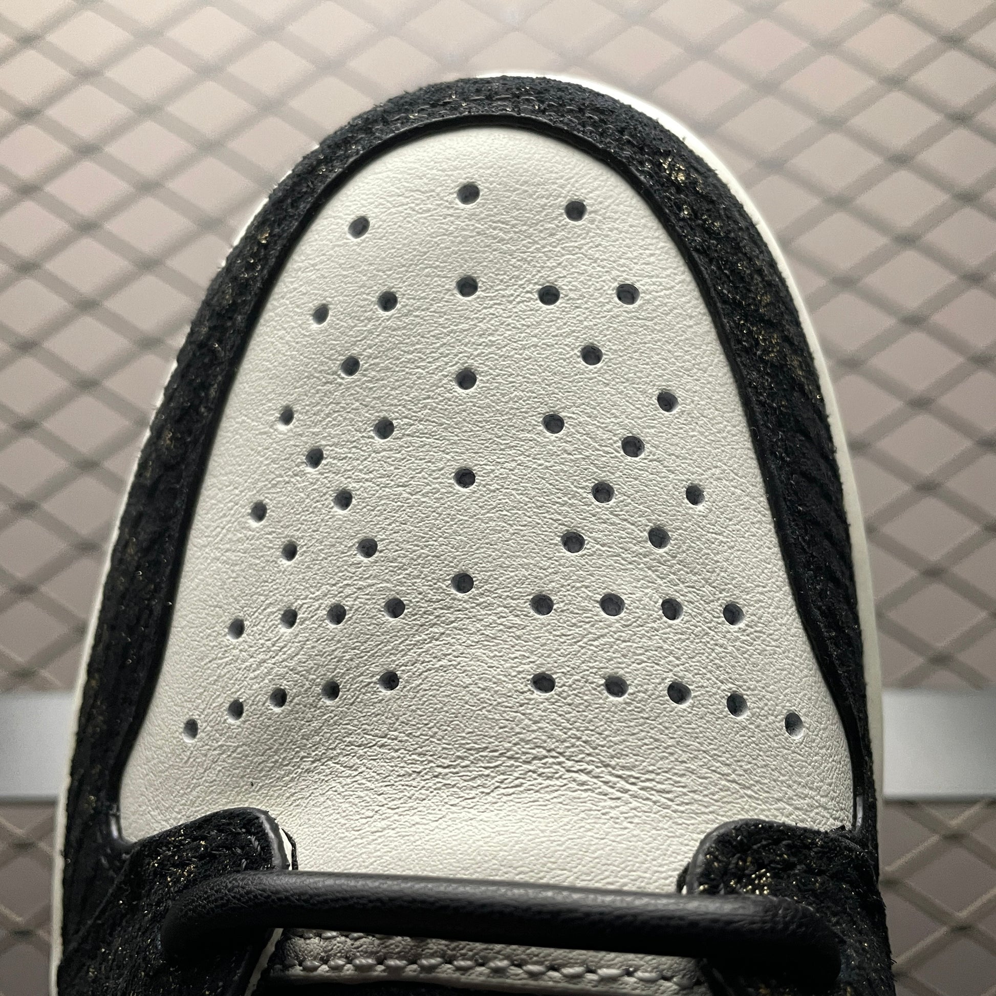 Nike Air Jordan 1 High OG “XuanWu” (Serial Numbered/3399 pairs)