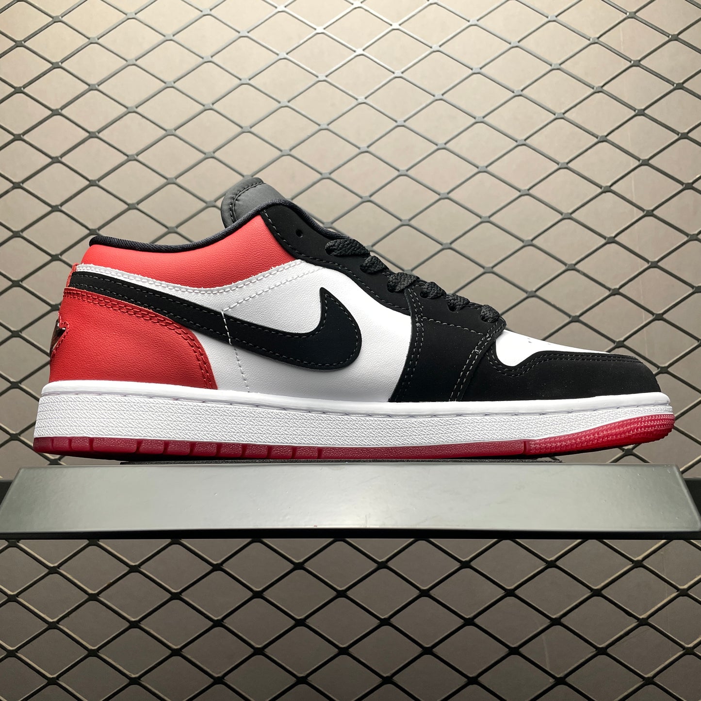 Nike Air Jordan 1 Low SE "Black Toe"