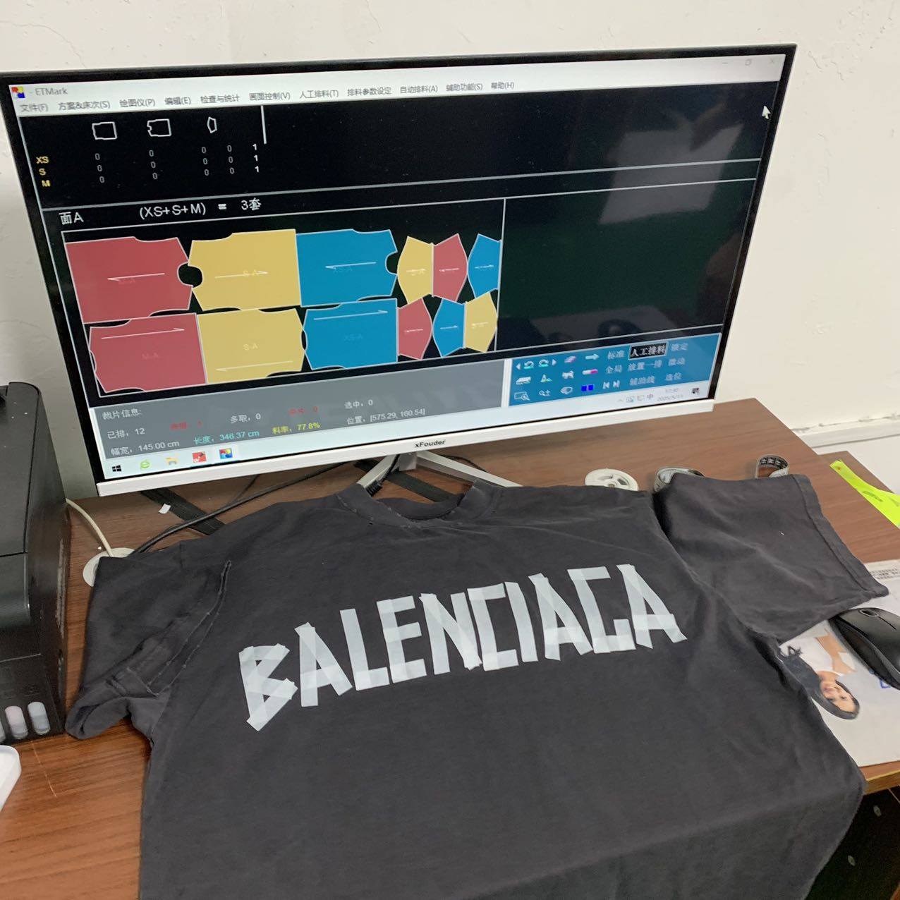 BALENCIAGA Men's New Tape Type Tr T-shirt