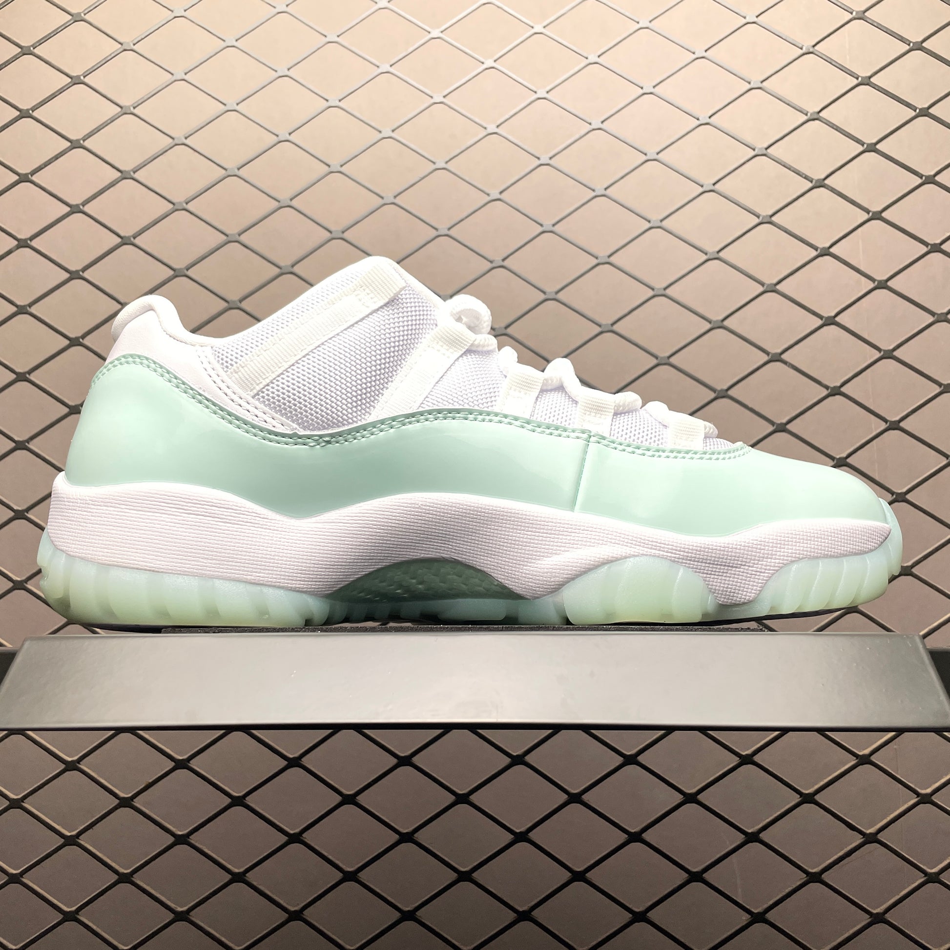 Nike Air Jordan 11 Retro Low "Igloo"