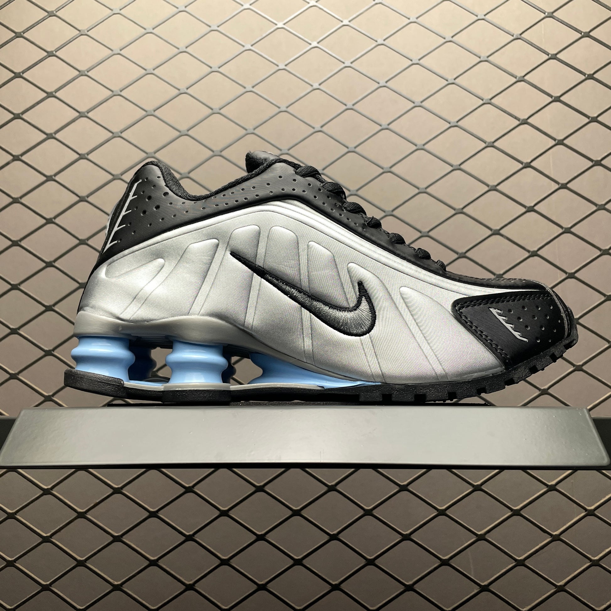 Nike GS Shox R4 "Metallic Silver/Black/Psychic Blue"
