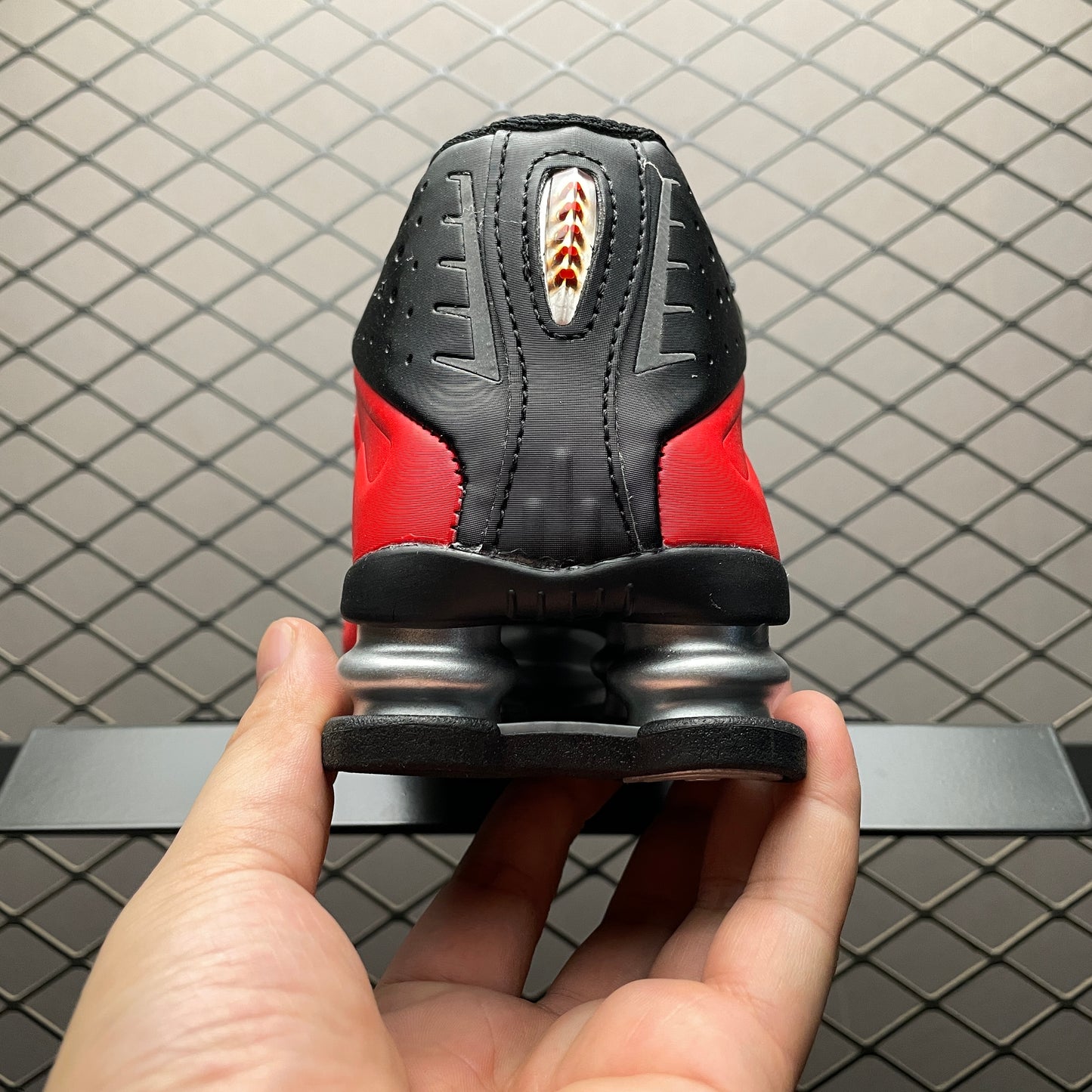 Nike Shox R4 "Black/Red"