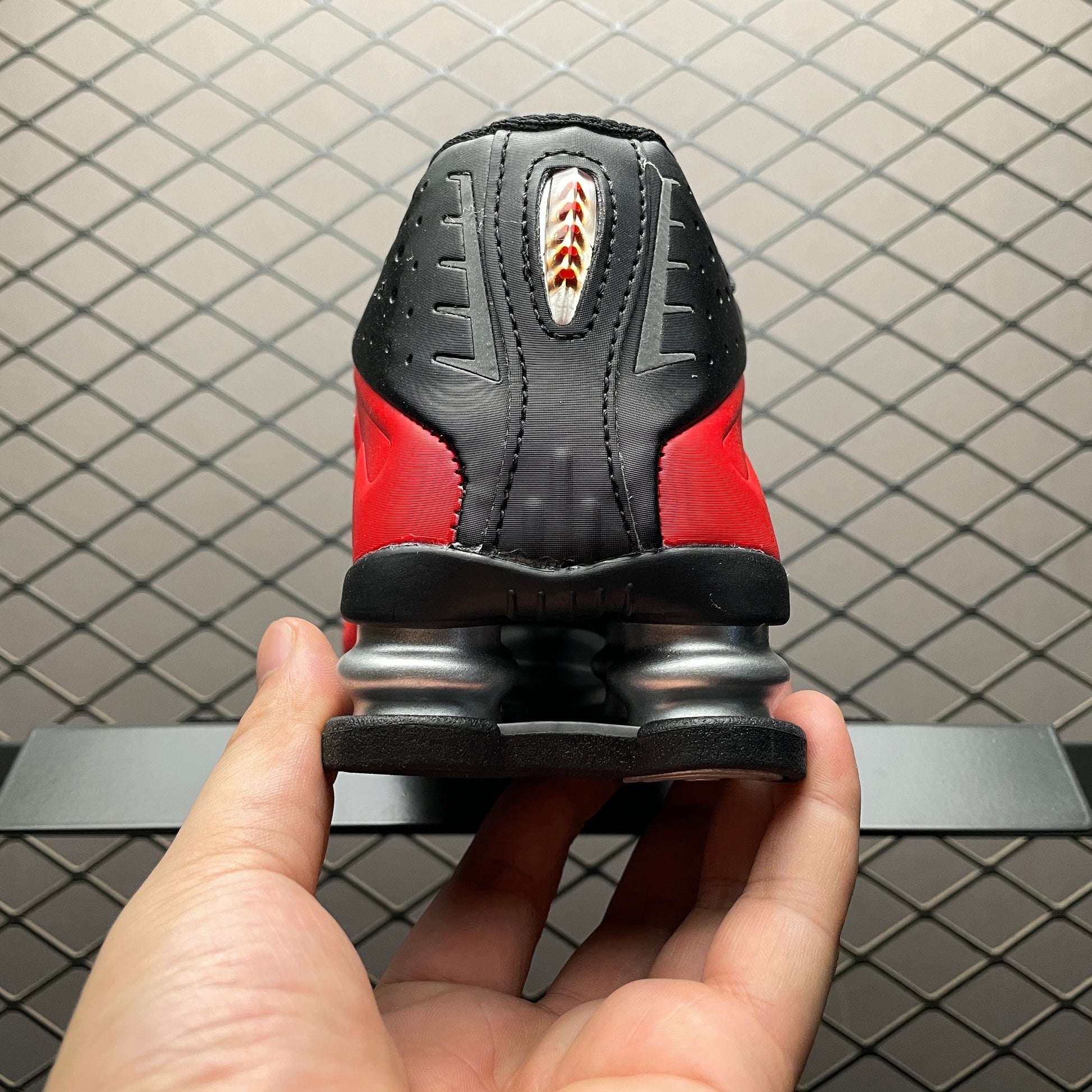 Nike Shox R4 "Black/Red"