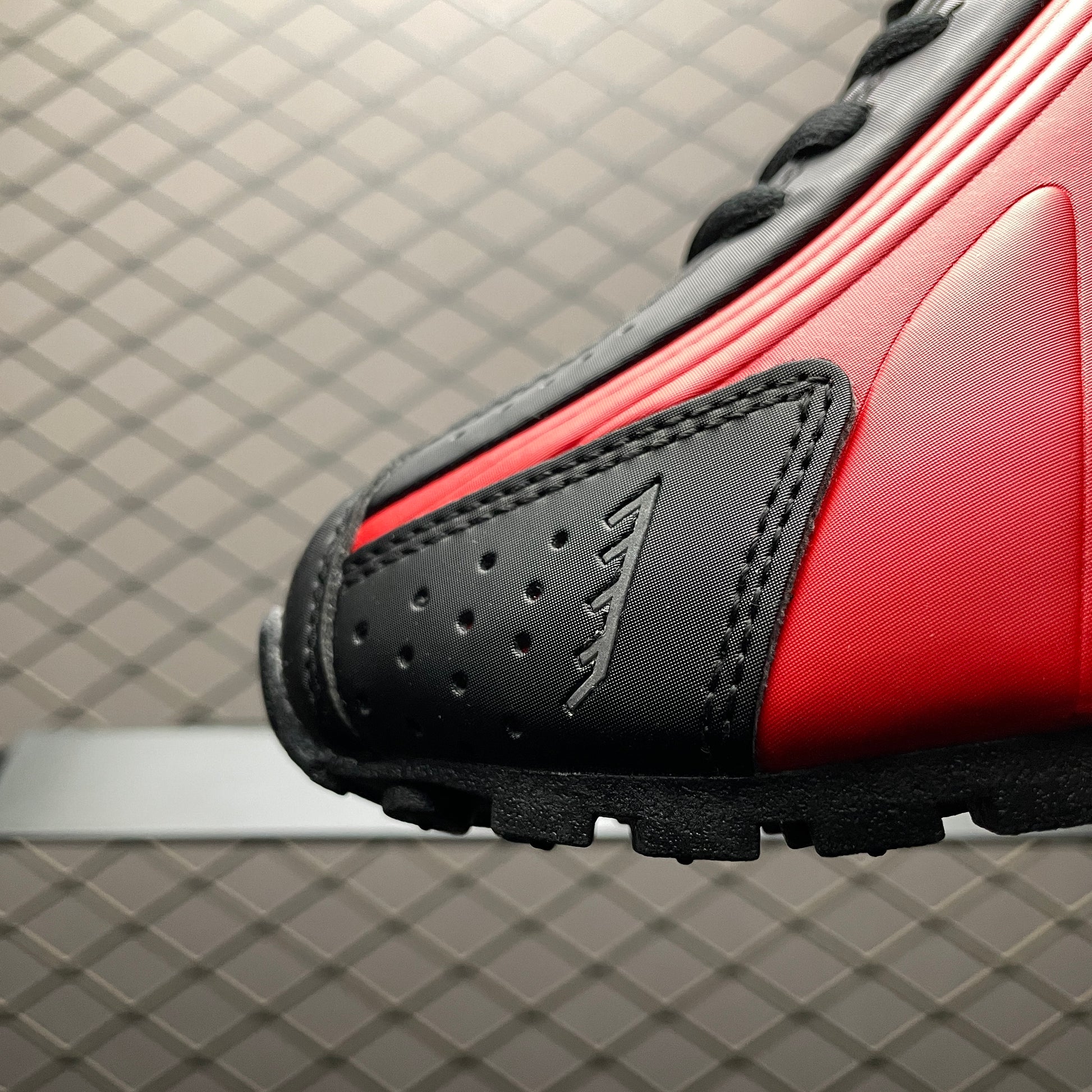 Nike Shox R4 "Black/Red"