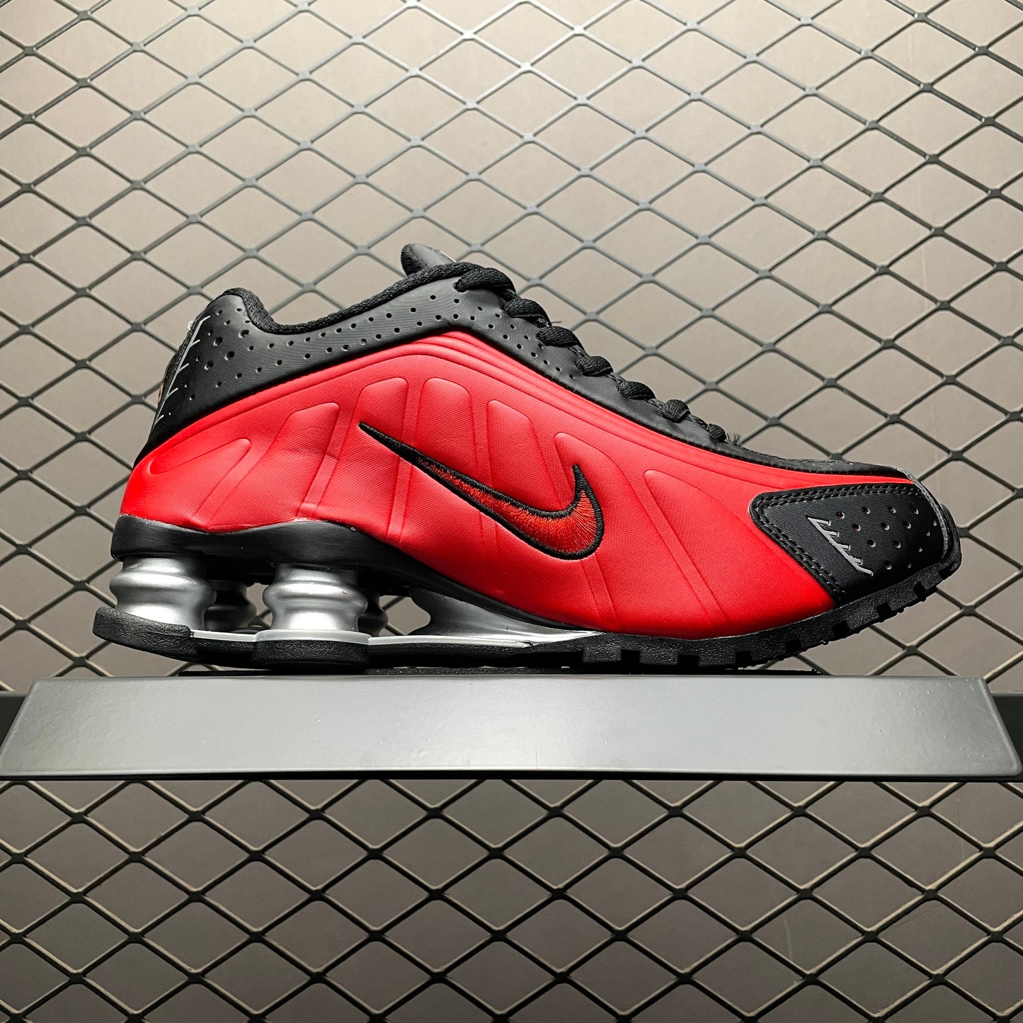 Nike Shox R4 "Black/Red"