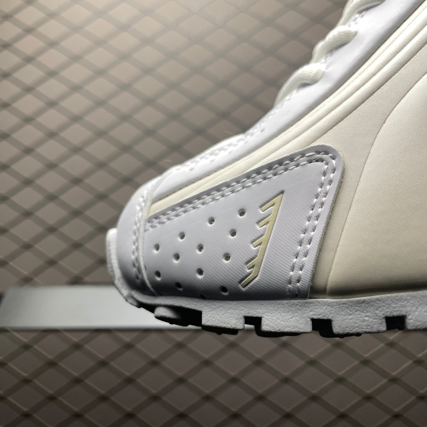 Nike Shox R4 "White/Phantom/Picante Red/White"