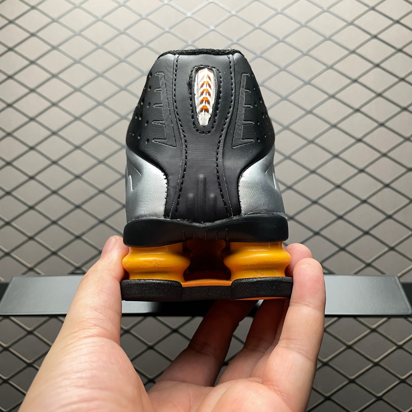 Nike Shox R4 "Black/Bright Mandarin"