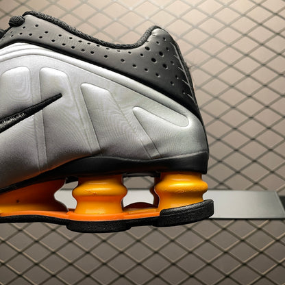 Nike Shox R4 "Black/Bright Mandarin"