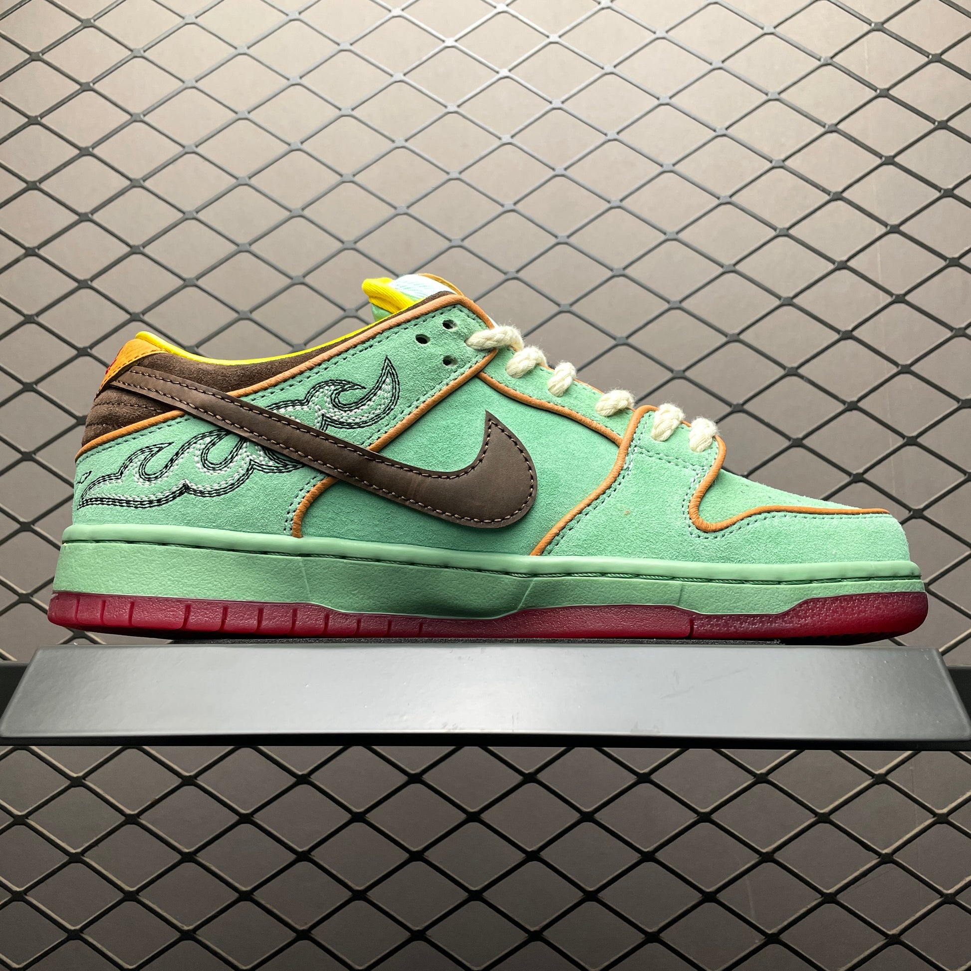 Nike SB Dunk Low Pro "Tourmaline"