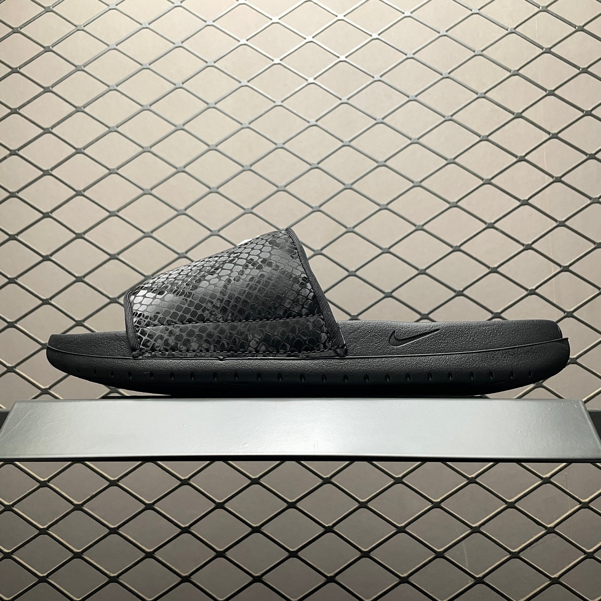 Nike × Kobe Offcourt Slide