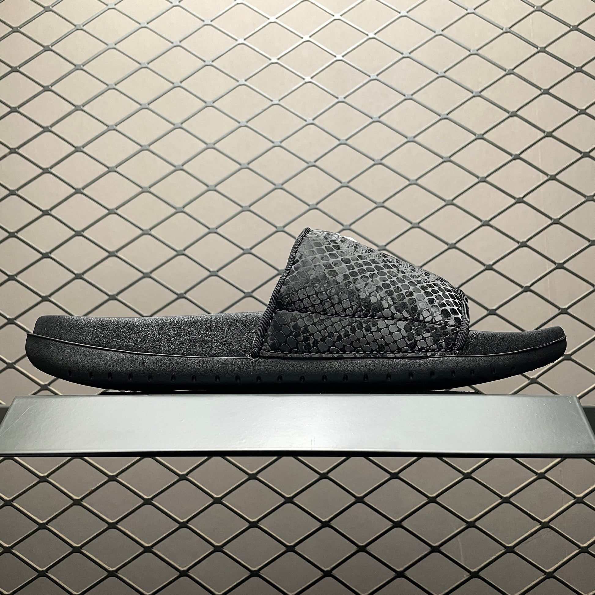 Nike × Kobe Offcourt Slide