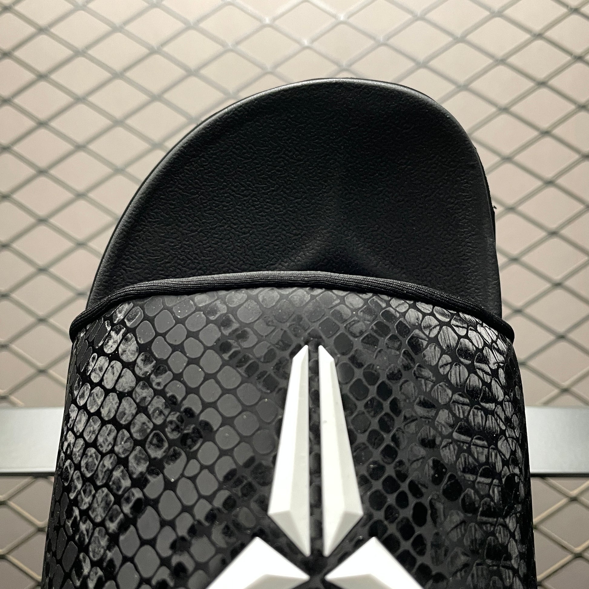 Nike × Kobe Offcourt Slide