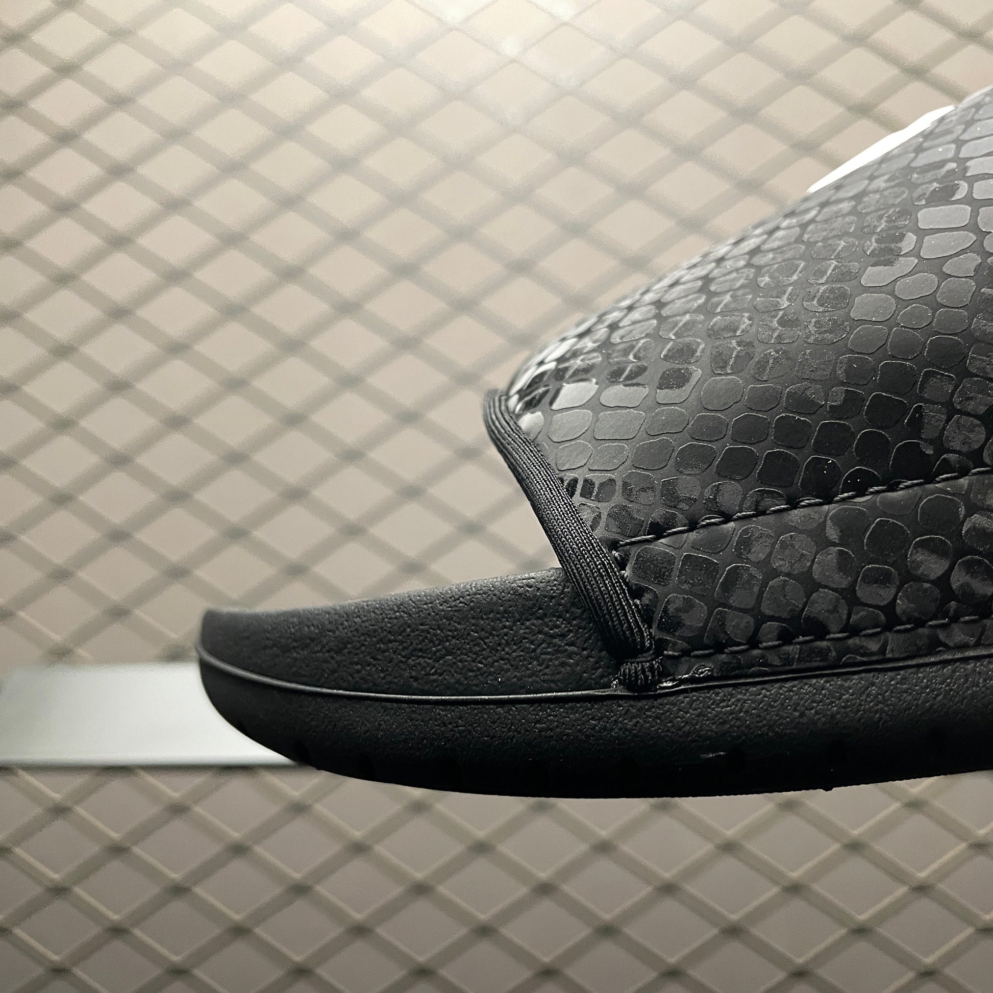 Nike × Kobe Offcourt Slide