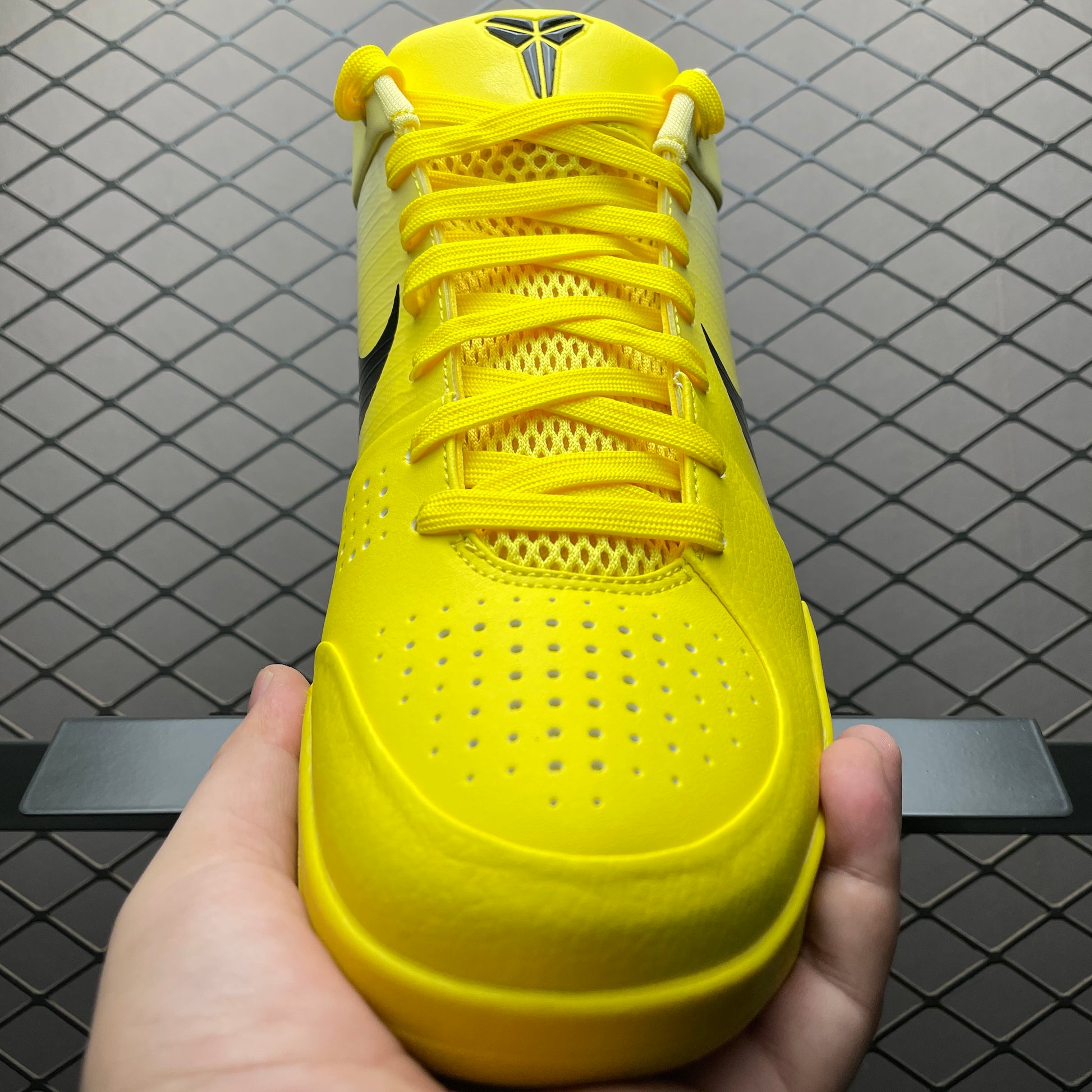 Nike Kobe 4 Protro CHBL "Lightning"