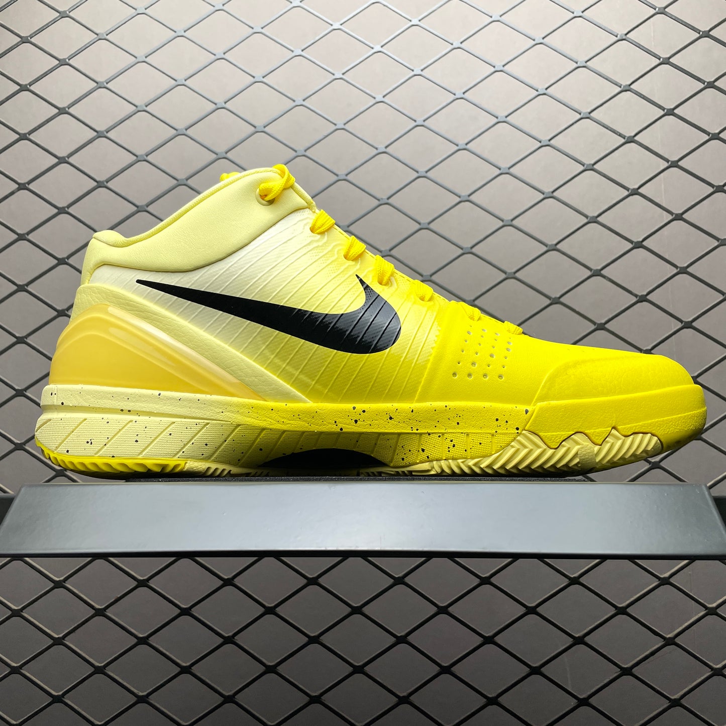 Nike Kobe 4 Protro CHBL "Lightning"