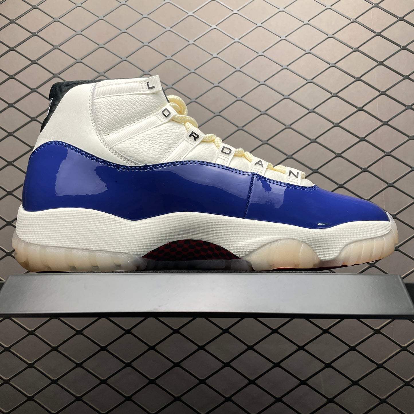 Nike Air Jordan 11 "Rare Air"