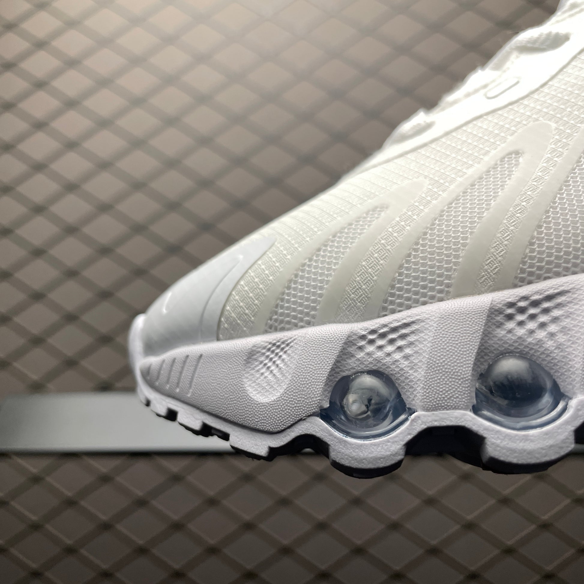 Nike Air Max DN8 "Triple White/Metallic Silver"