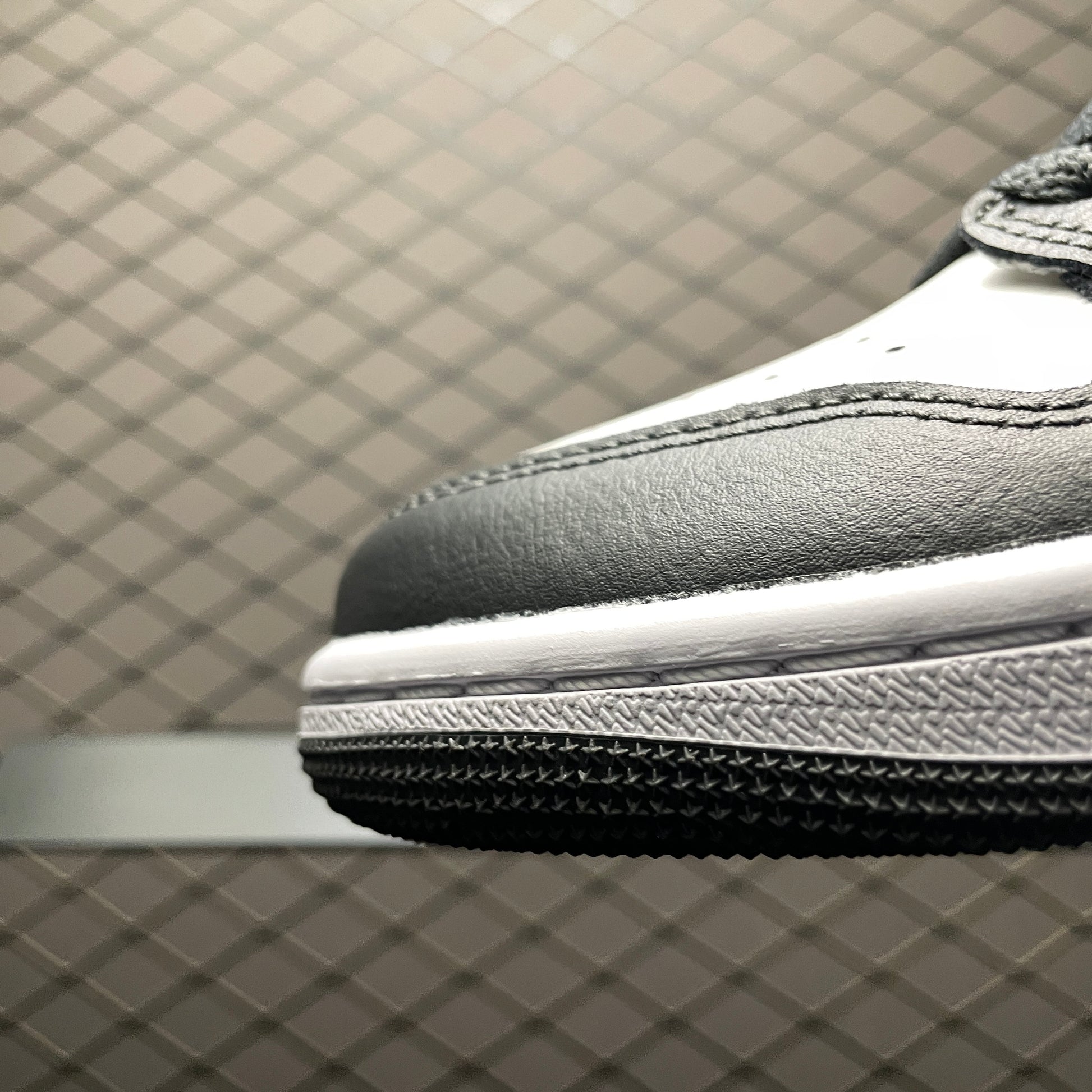 Nike Air Jordan 1 Low "Classic Grey/White"