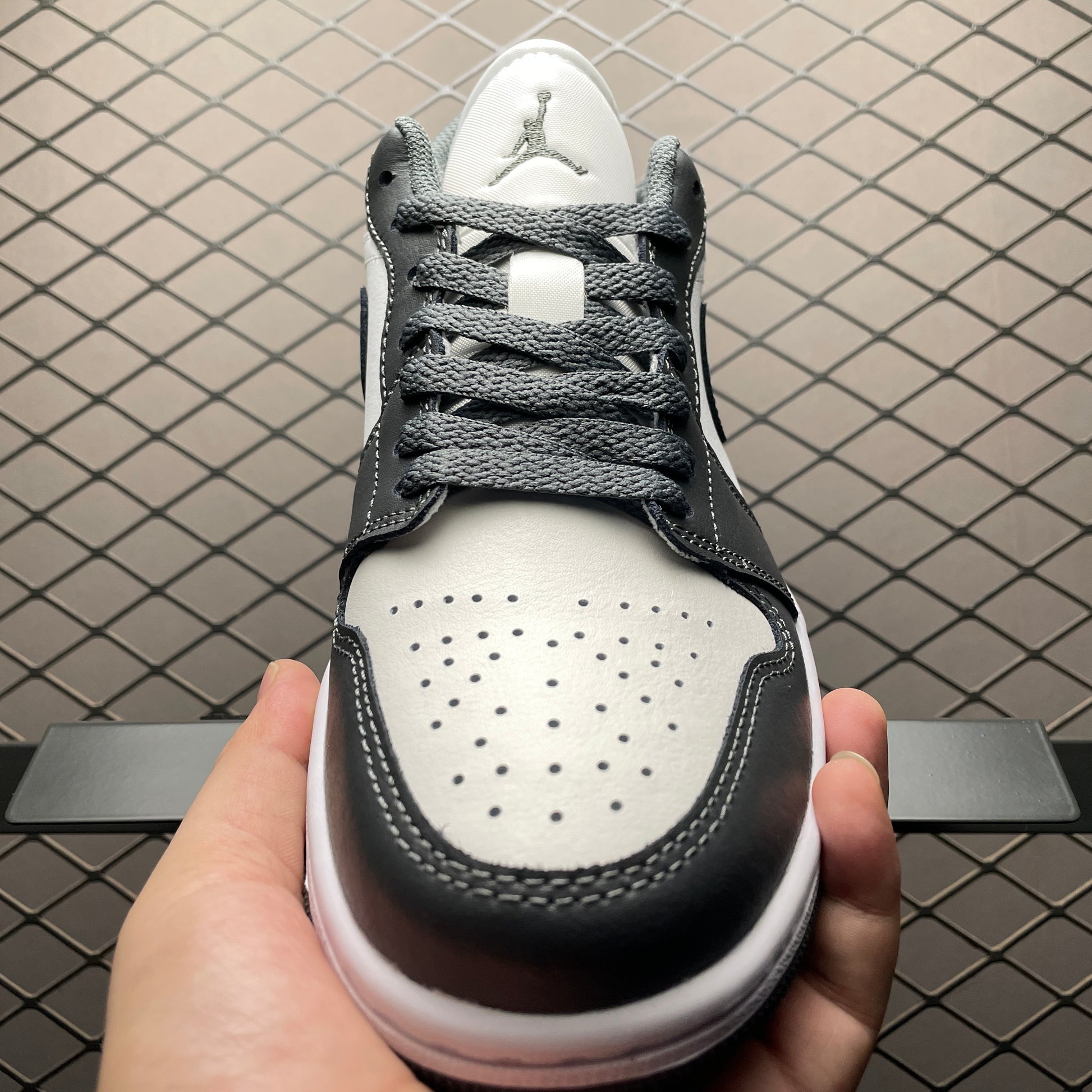 Nike Air Jordan 1 Low "Classic Grey/White"