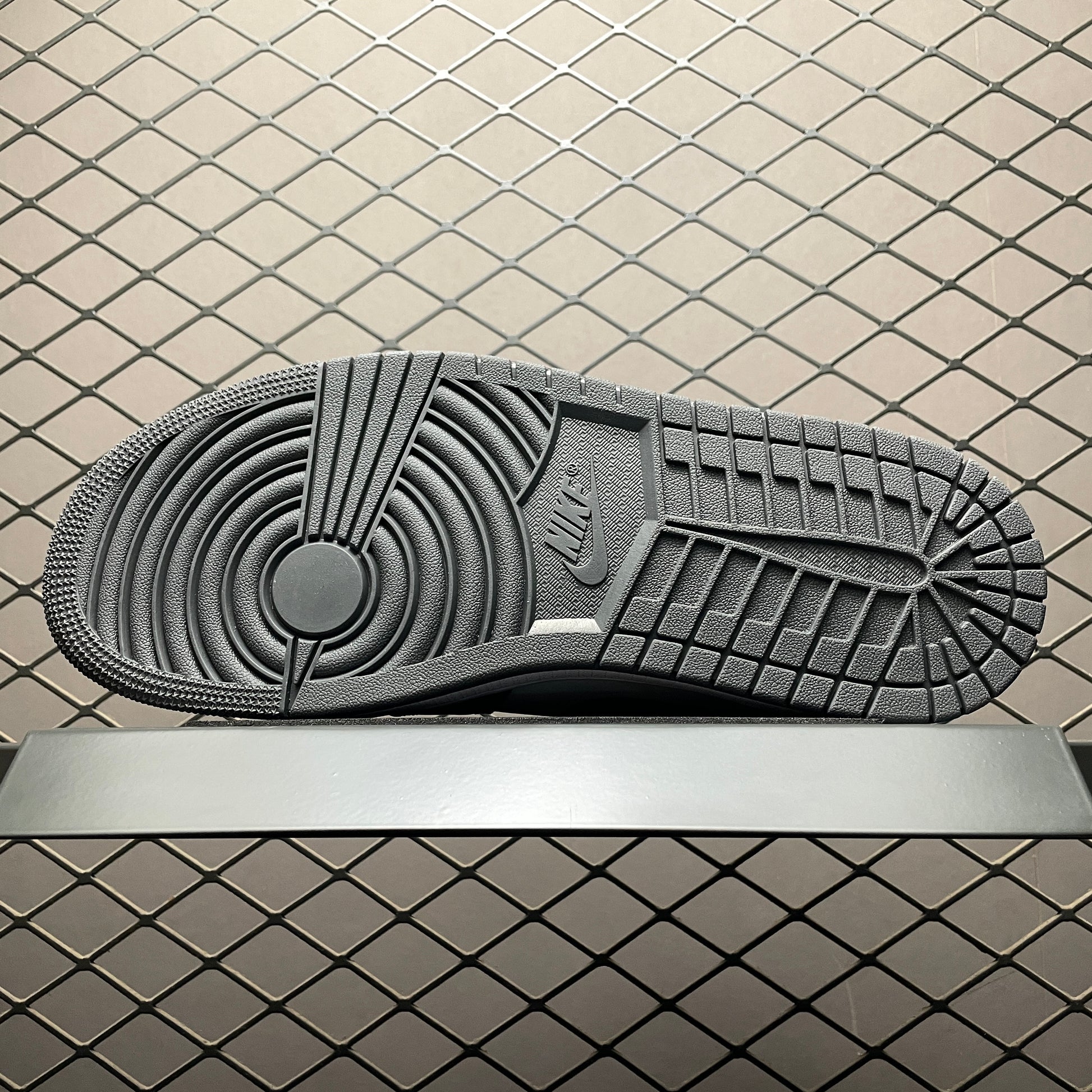 Nike Air Jordan 1 Low "Classic Grey/White"