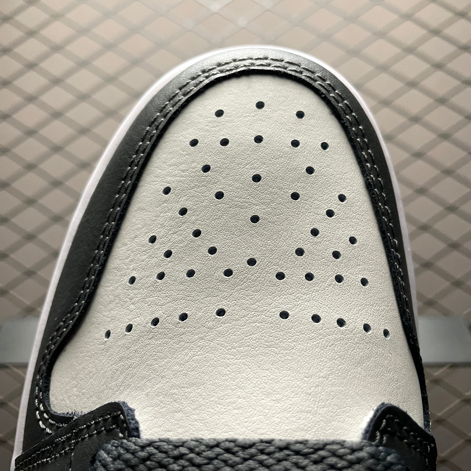 Nike Air Jordan 1 Low "Classic Grey/White"