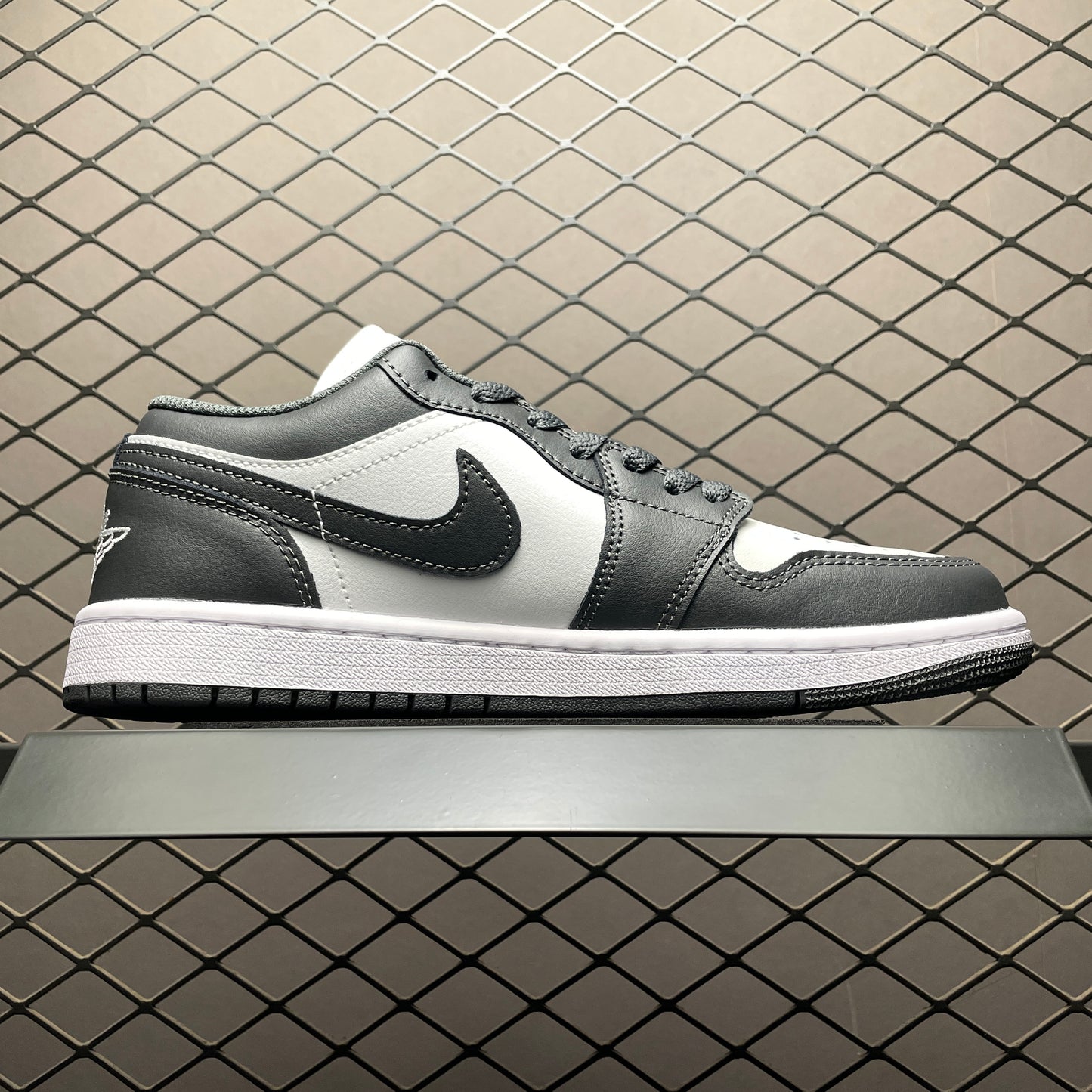 Nike Air Jordan 1 Low "Classic Grey/White"