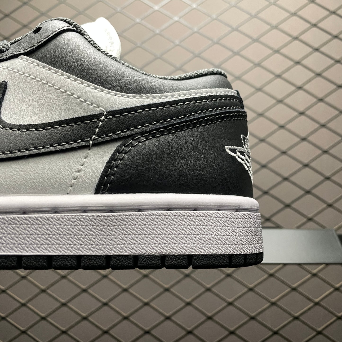 Nike Air Jordan 1 Low "Classic Grey/White"