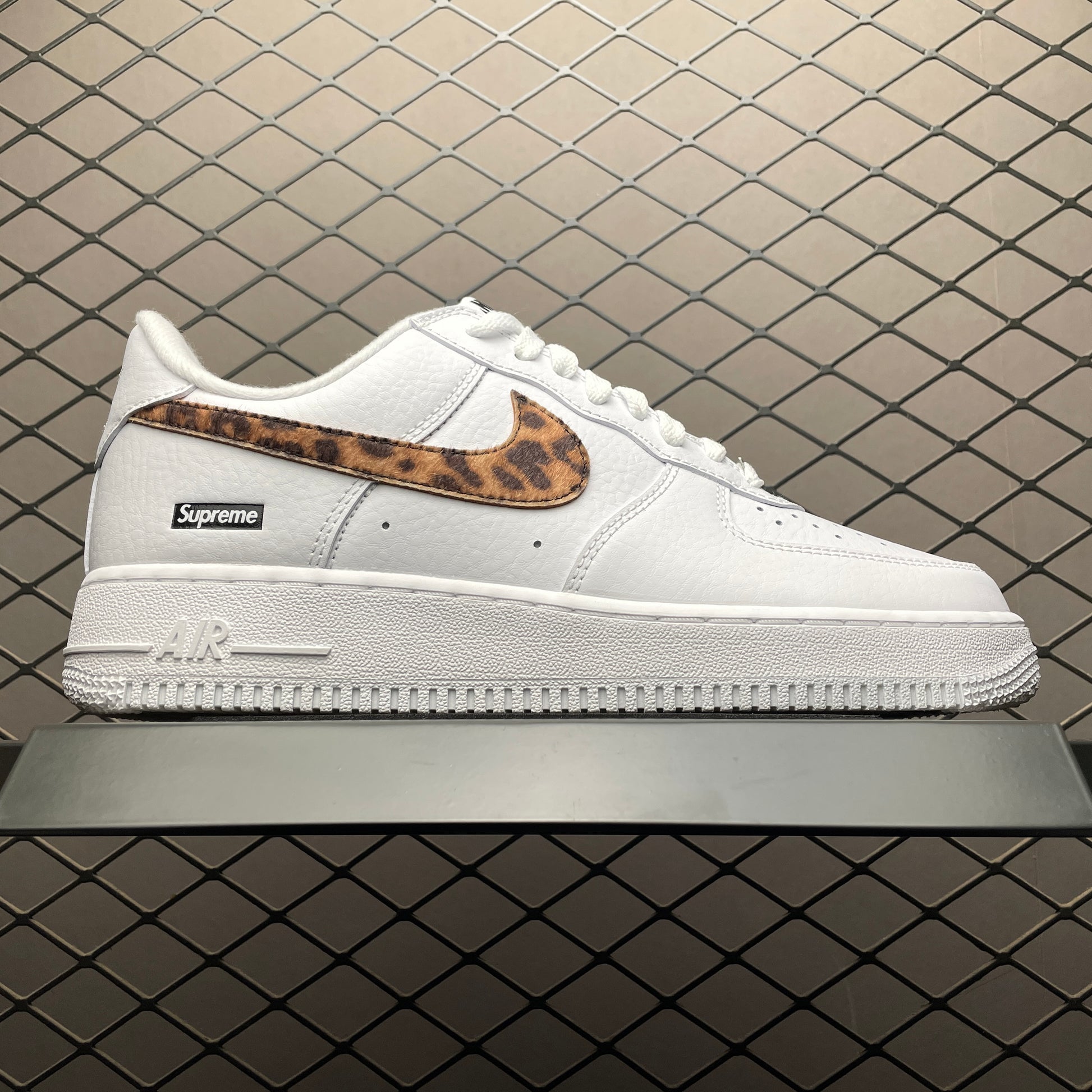 GOODENOUGH × Supreme × Nike Air Force 1 Low "White/Leopard" (25SS Week15)