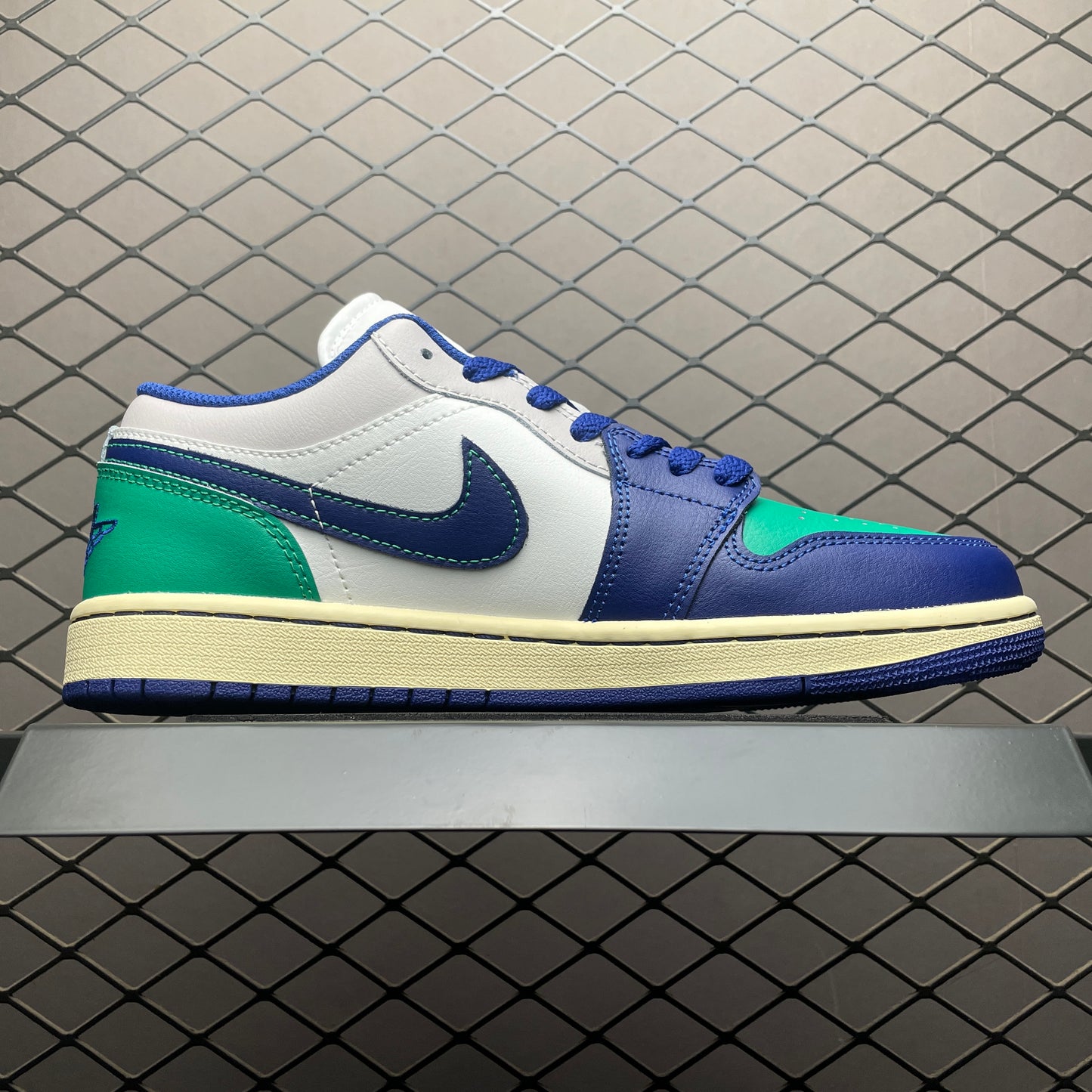 Nike Air Jordan 1 Low "Seahawks"
