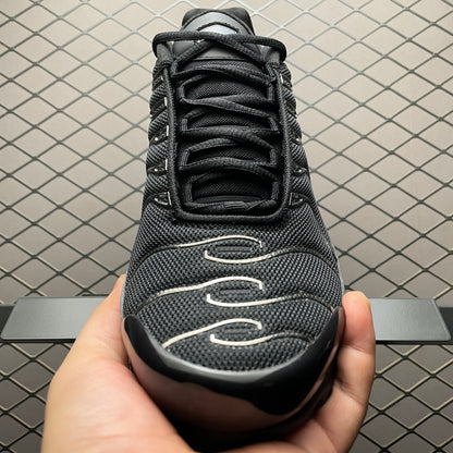 Nike Women's Air Max Plus SE "Black/Metallic Silver/Laser Crimson
