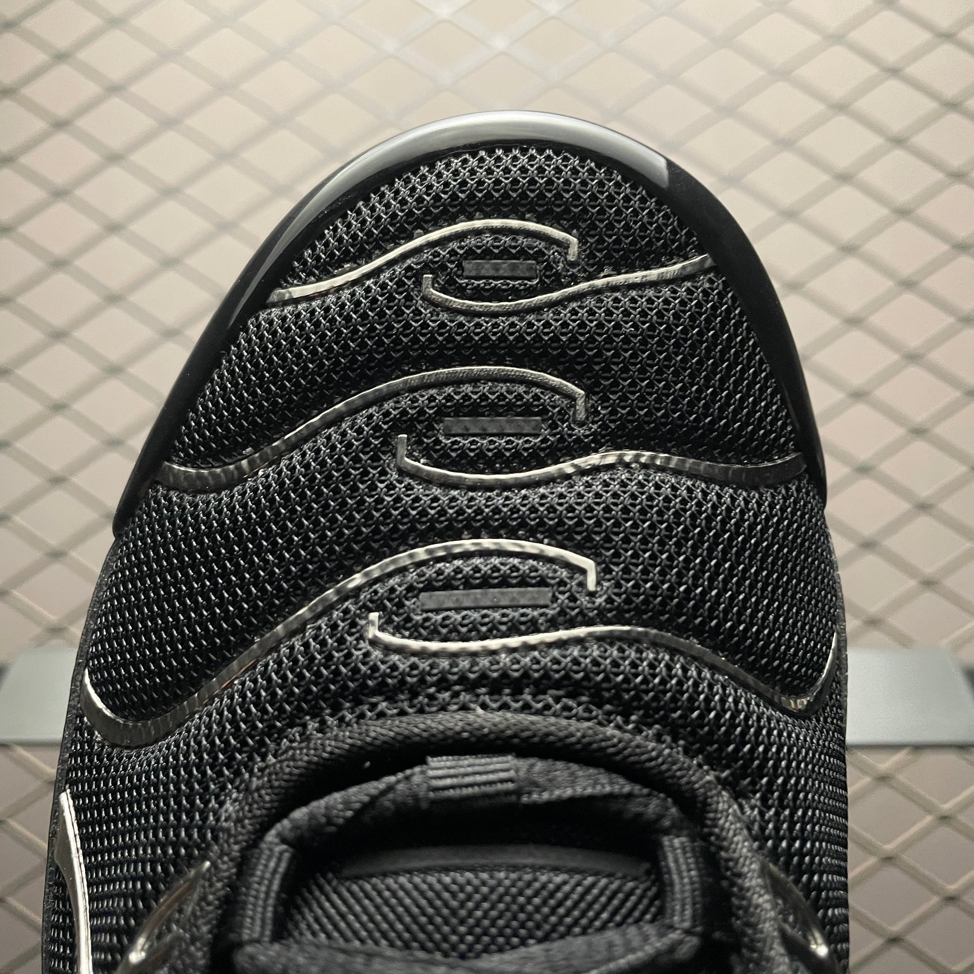 Nike Women's Air Max Plus SE "Black/Metallic Silver/Laser Crimson
