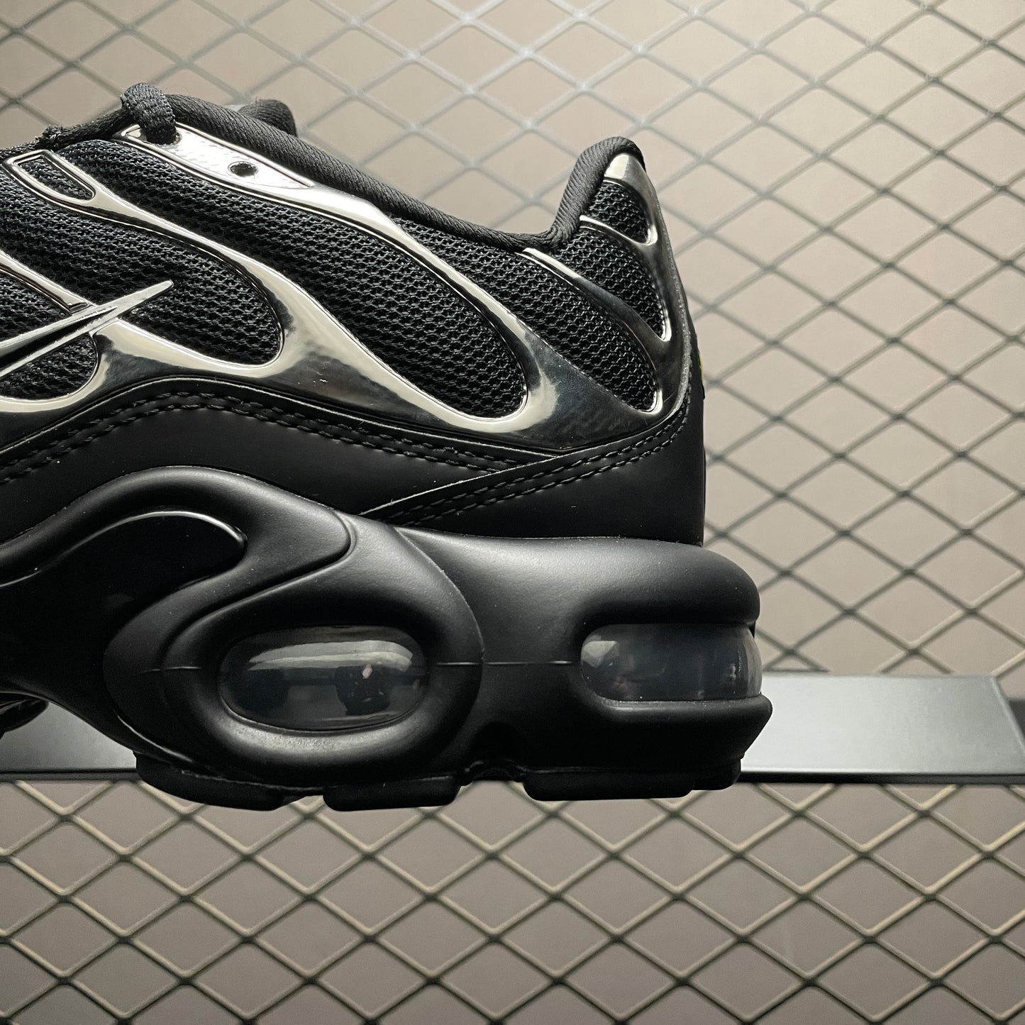 Nike Women's Air Max Plus SE "Black/Metallic Silver/Laser Crimson