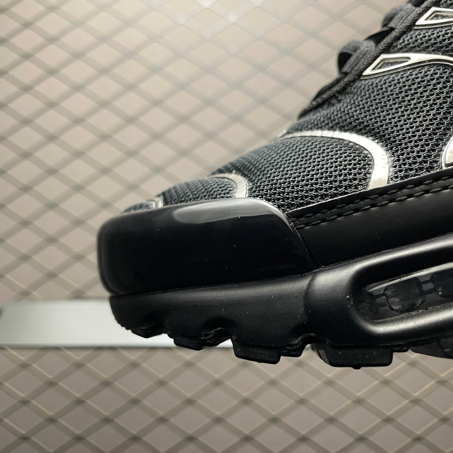Nike Women's Air Max Plus SE "Black/Metallic Silver/Laser Crimson