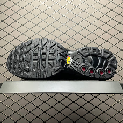Nike Women's Air Max Plus SE "Black/Metallic Silver/Laser Crimson