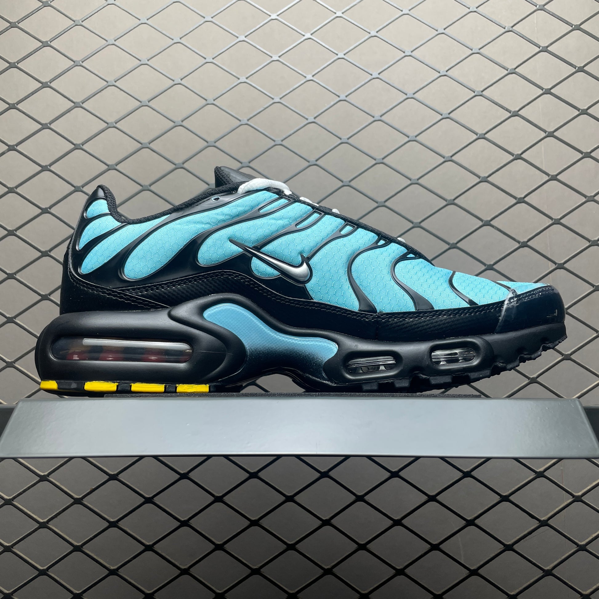 Nike Air Max Plus "Aqua/Black/White/Metallic Silver"