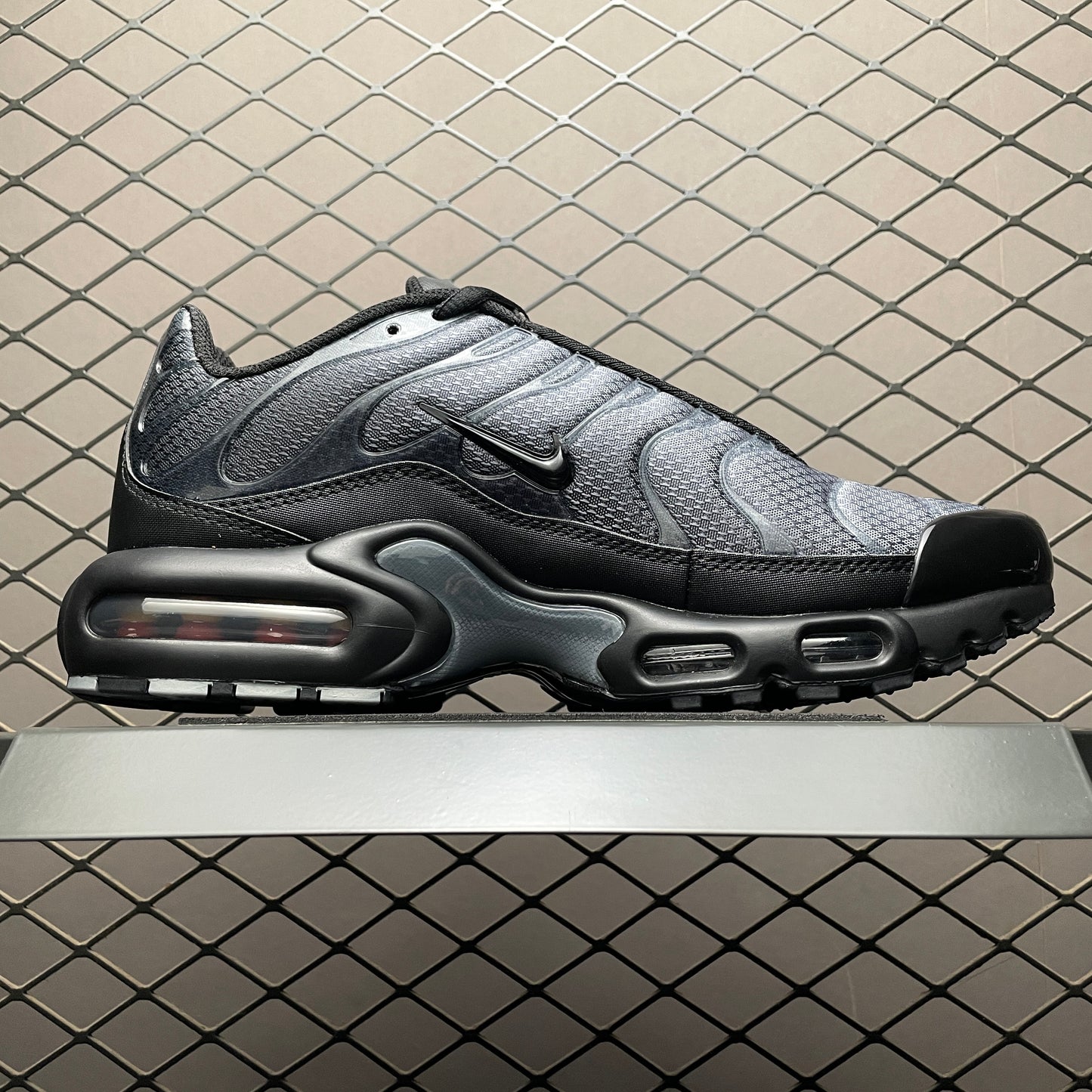 PSG × Nike Air Max Plus "Black/Particle Grey"
