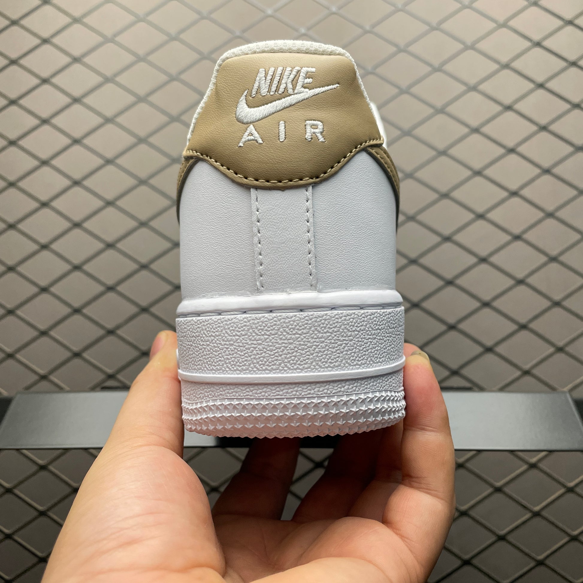 NIKE AIR FORCE 1 '07 Men – White/Rattan