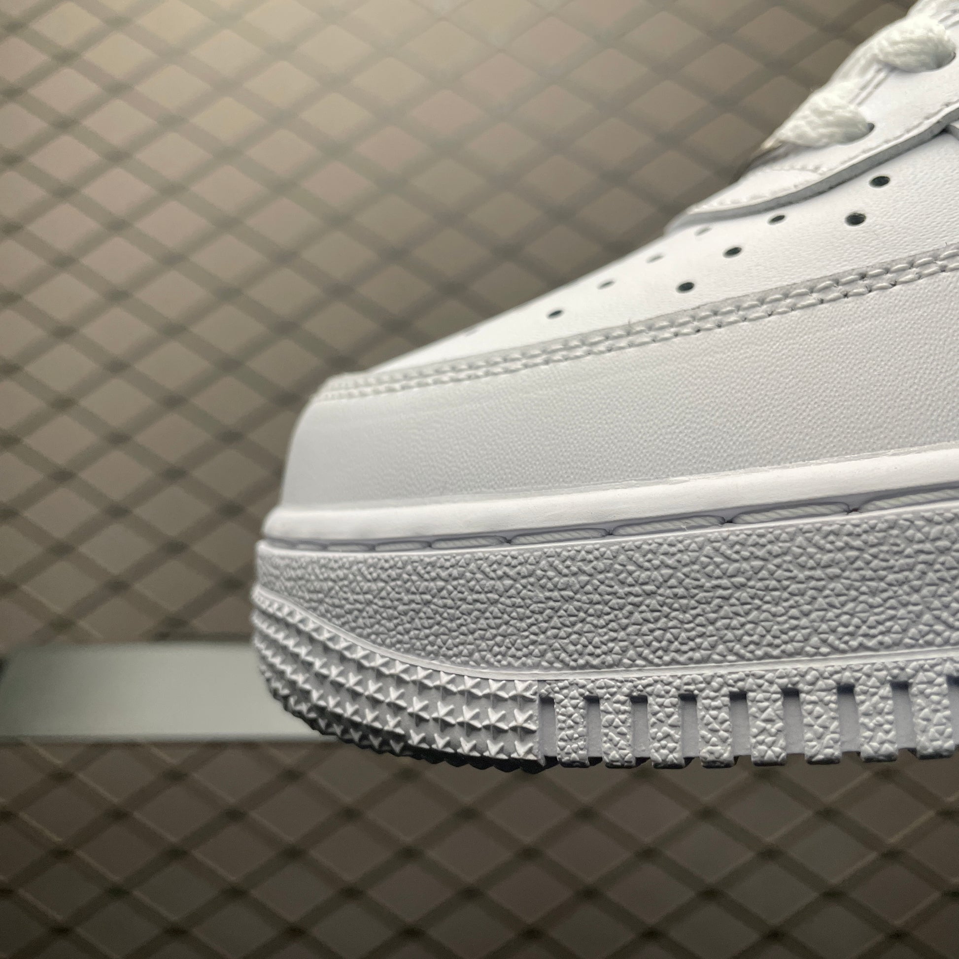 NIKE AIR FORCE 1 '07 Men – White/Rattan