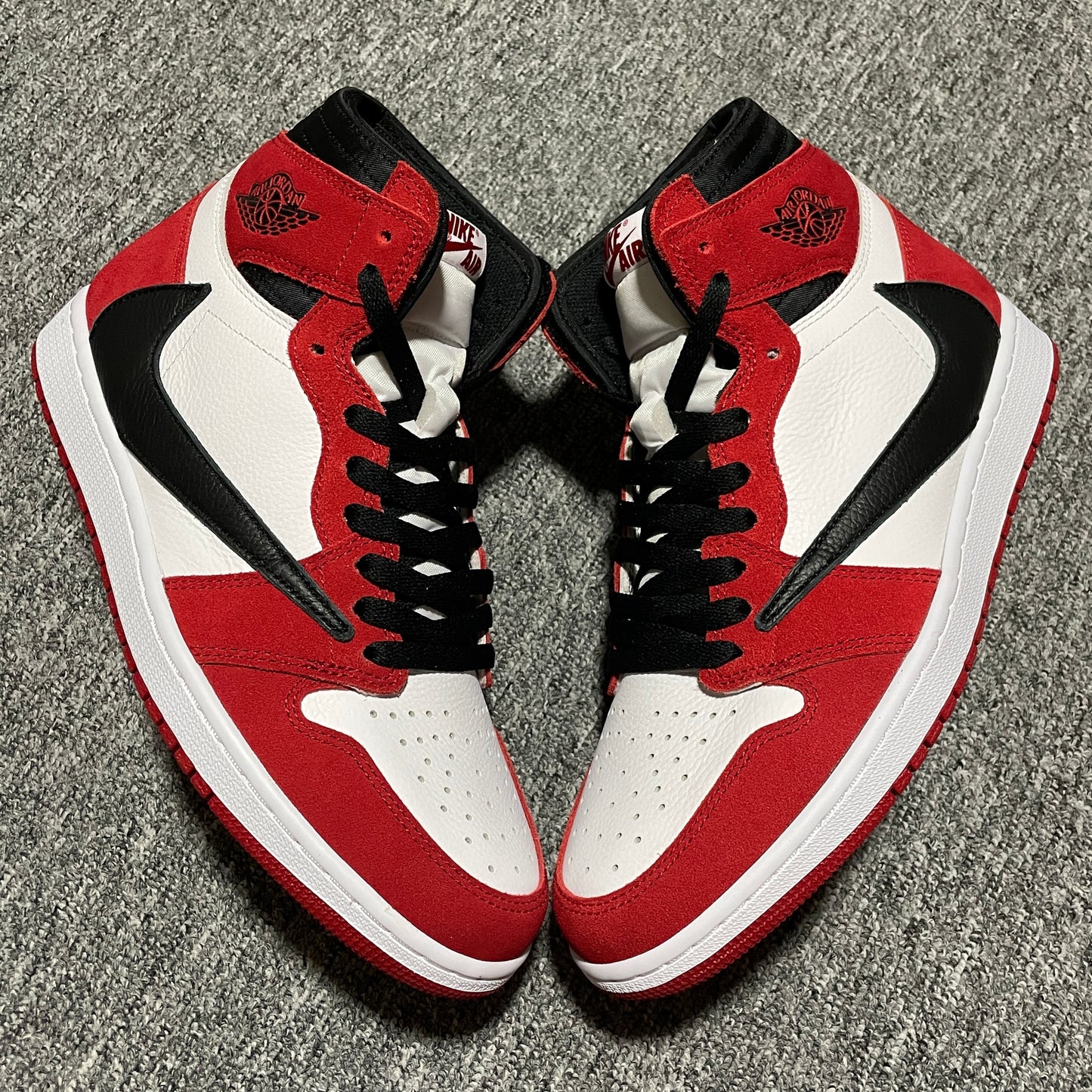 Travis Scott x Air Jordan 1 Chicago Red