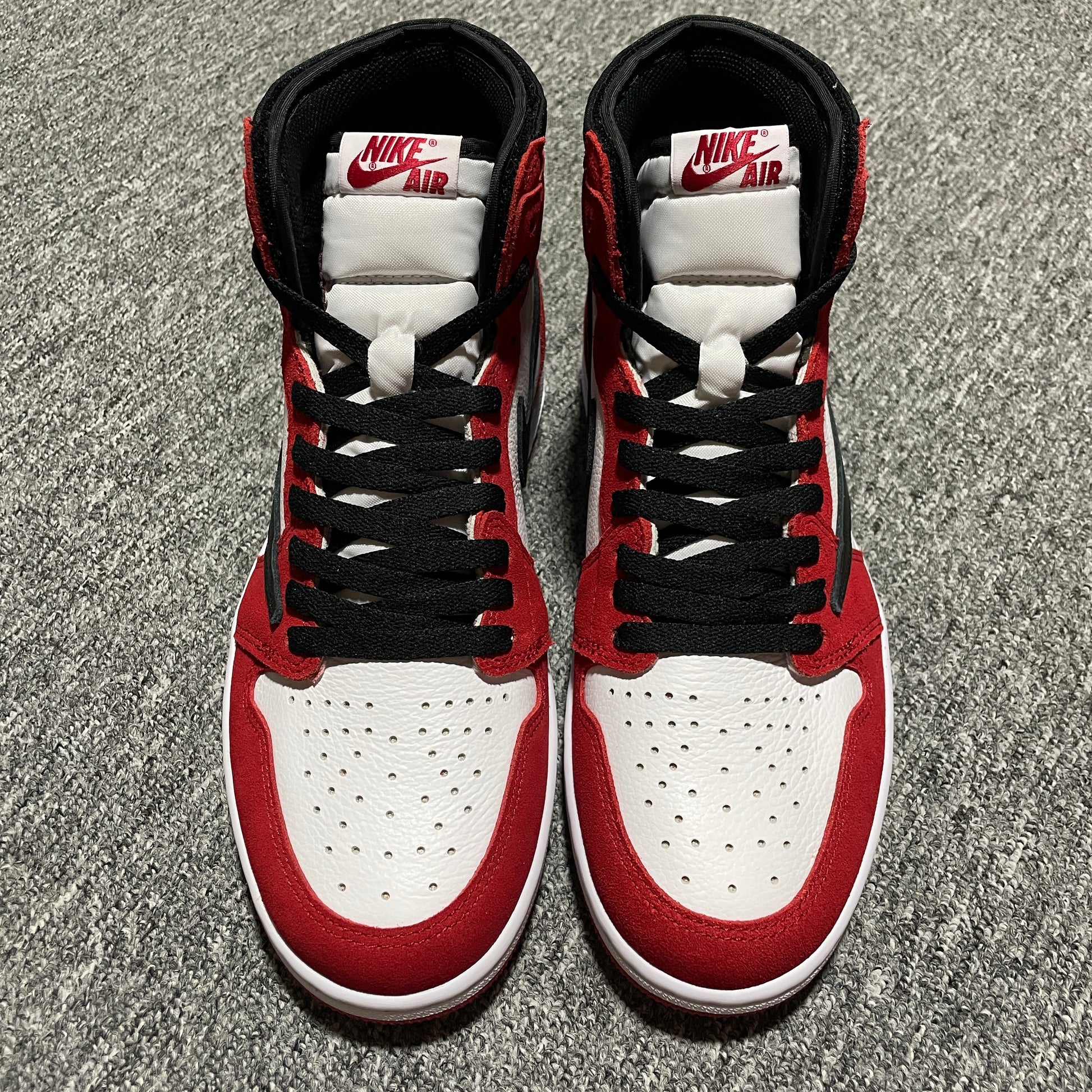 Travis Scott x Air Jordan 1 Chicago Red