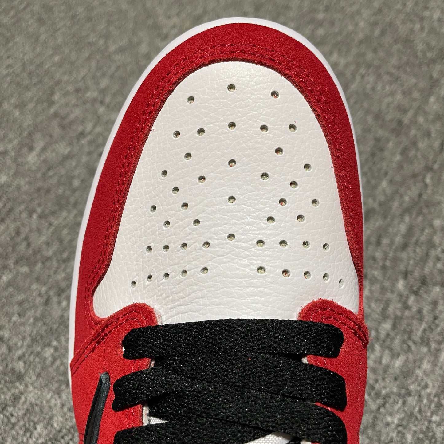 Travis Scott x Air Jordan 1 Chicago Red