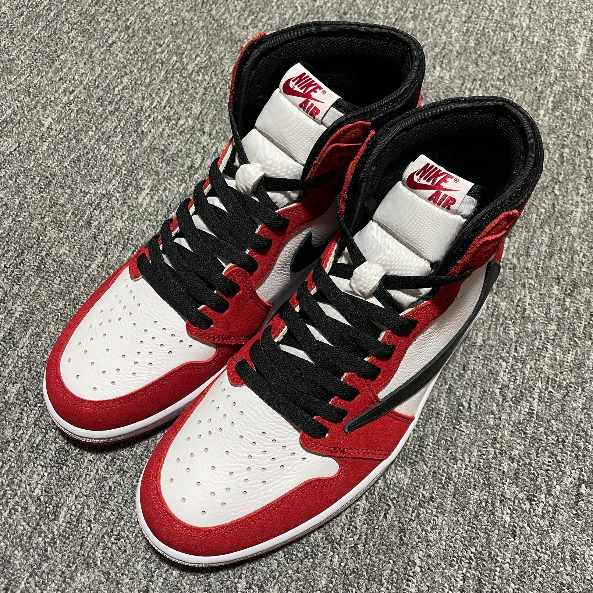 Travis Scott x Air Jordan 1 Chicago Red