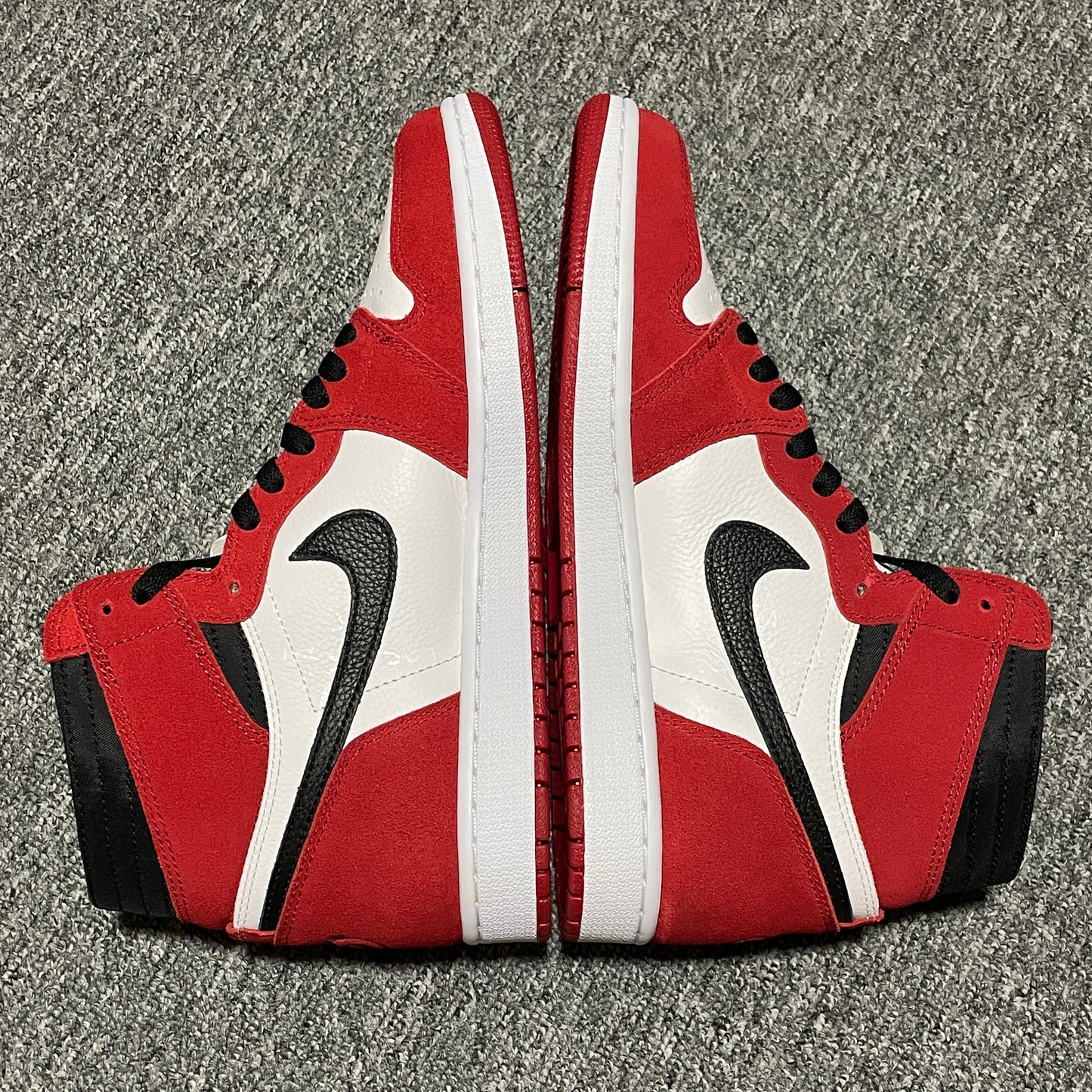 Travis Scott x Air Jordan 1 Chicago Red