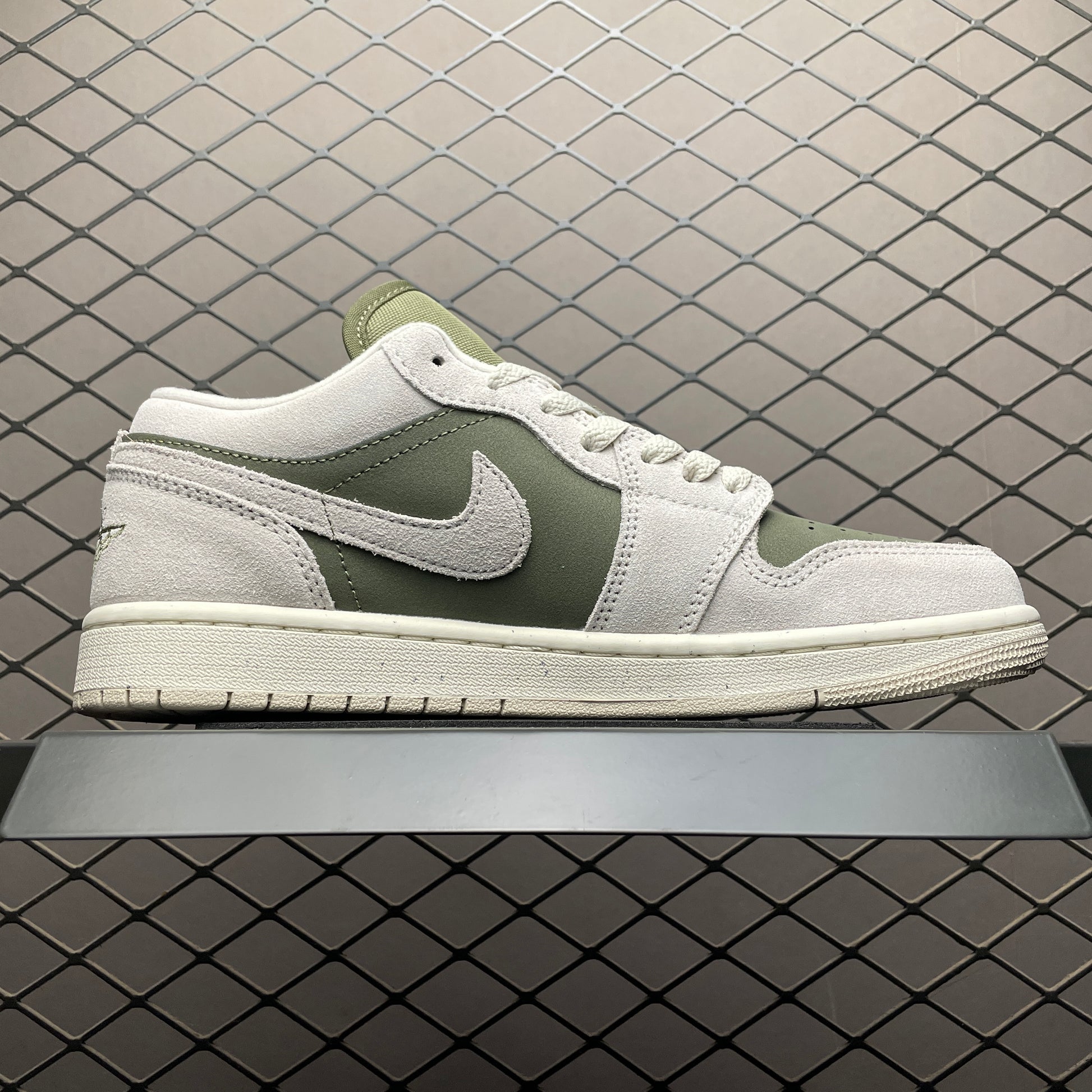 Nike Air Jordan 1 Low SE "Medium Olive"