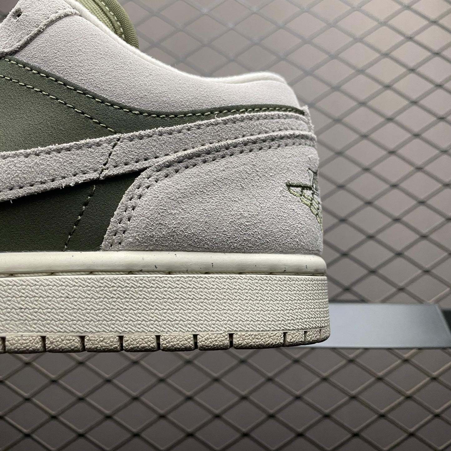 Nike Air Jordan 1 Low SE "Medium Olive"